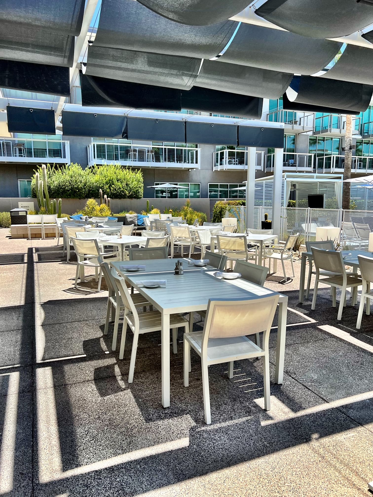 Heart 61 Outdoor Seating