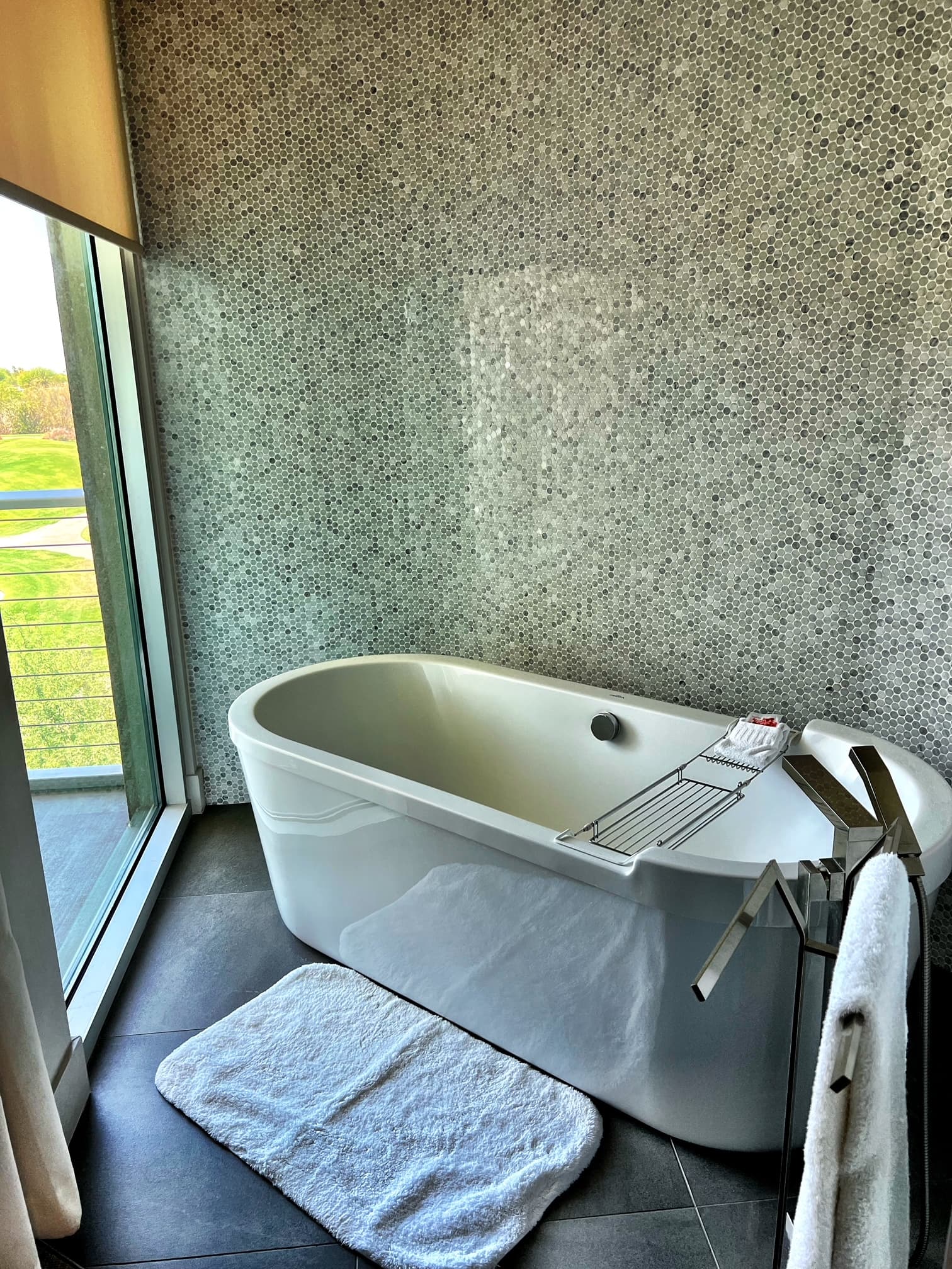 Immerse Premium Soak Tub