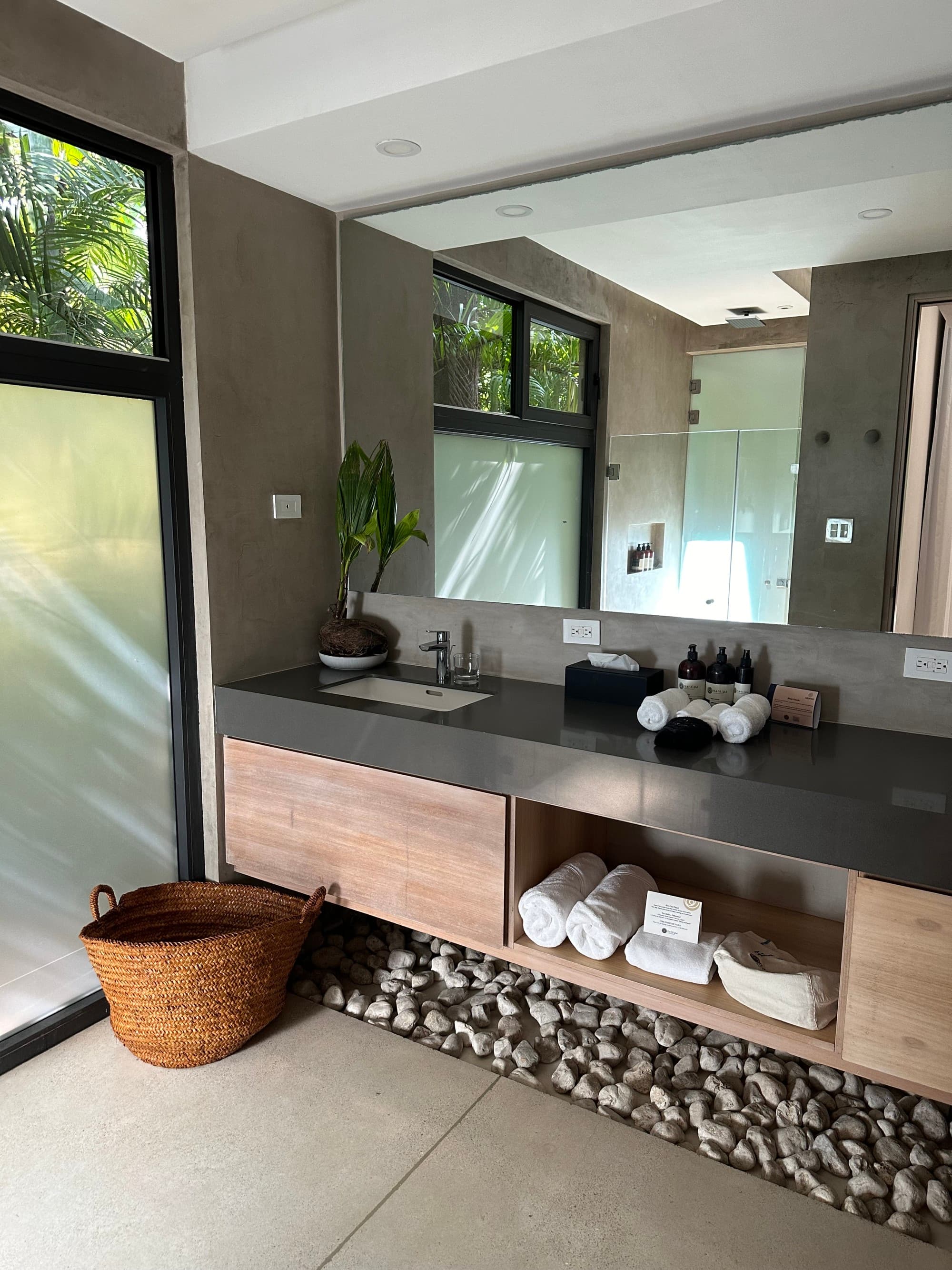 Manti-and-Ninta-Bathroom - Katie Gooding