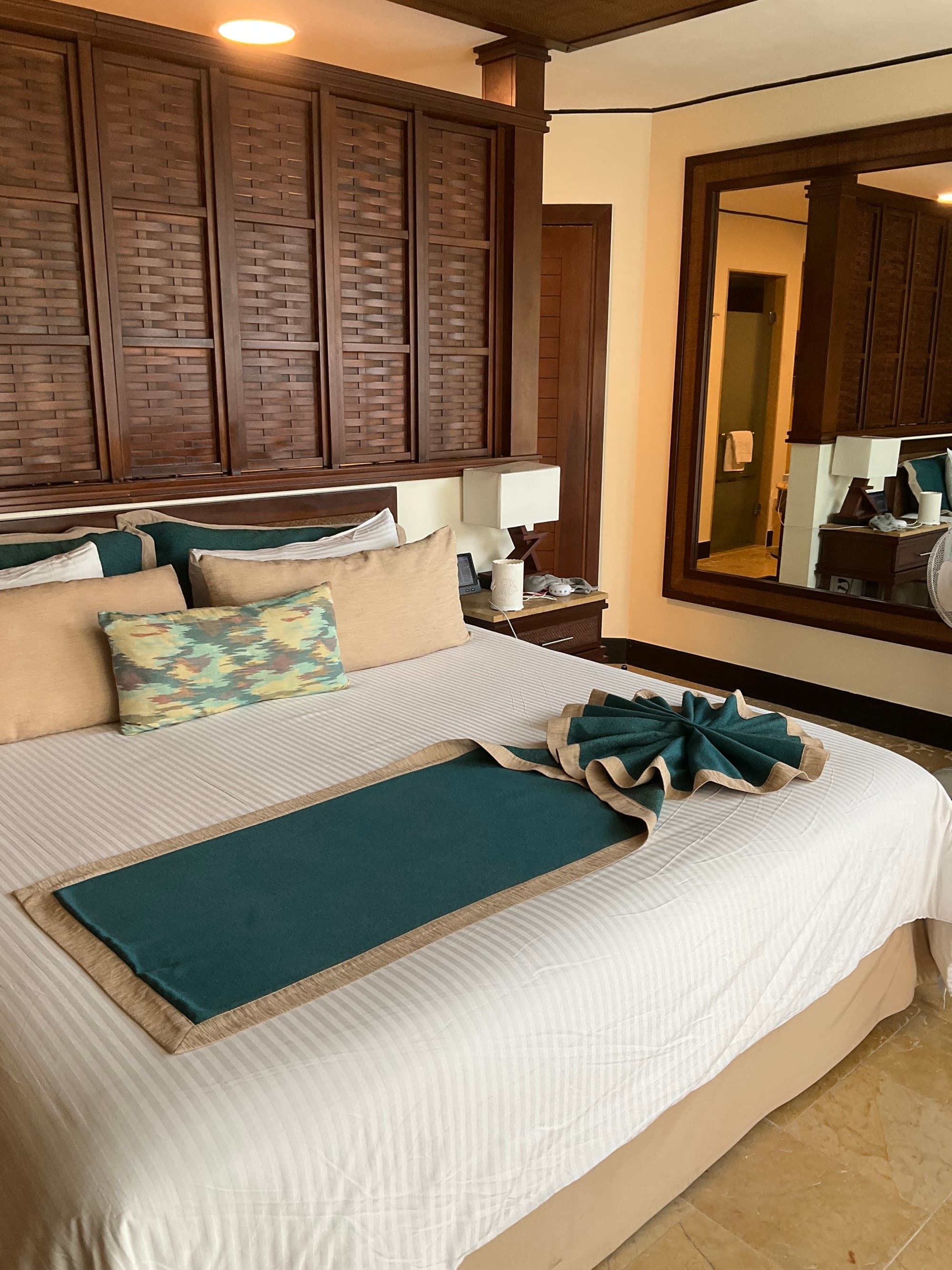 A hotel bedroom with a large bed with white sheets