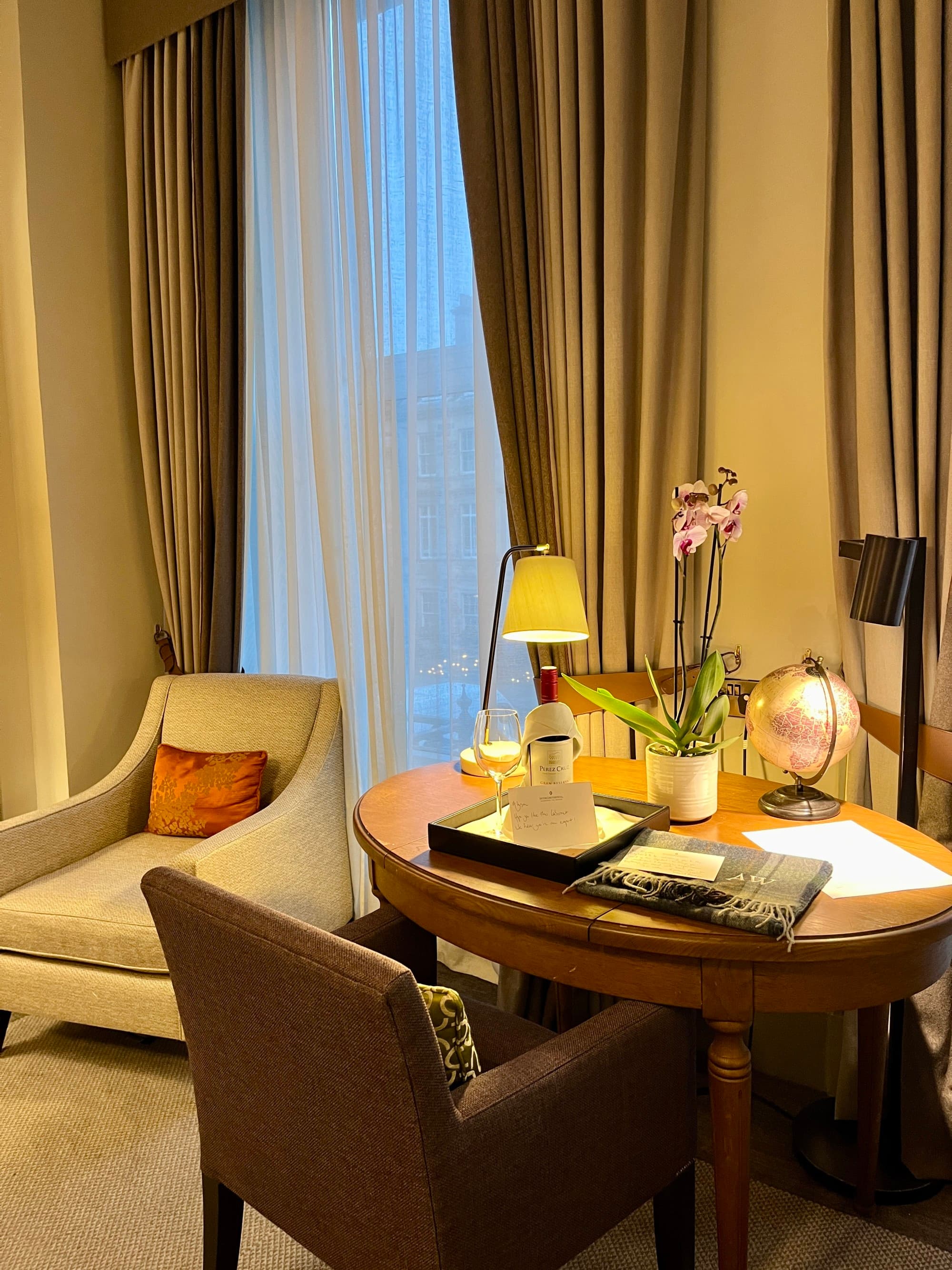 A table and chairs in a hotel room