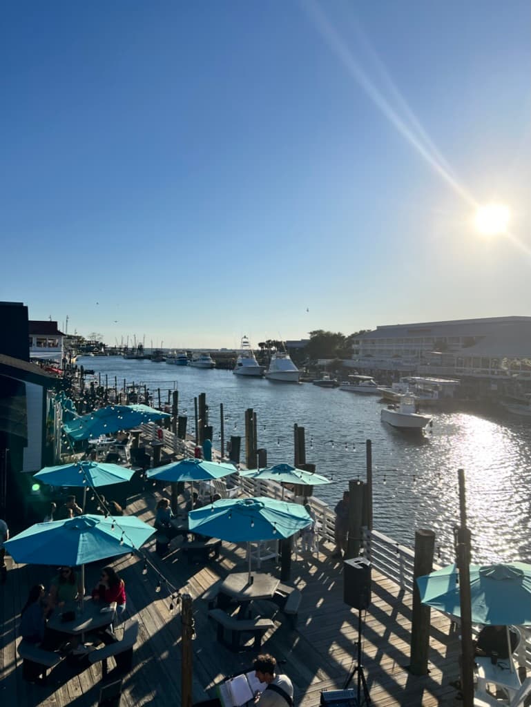Sea, sunset and skyline
