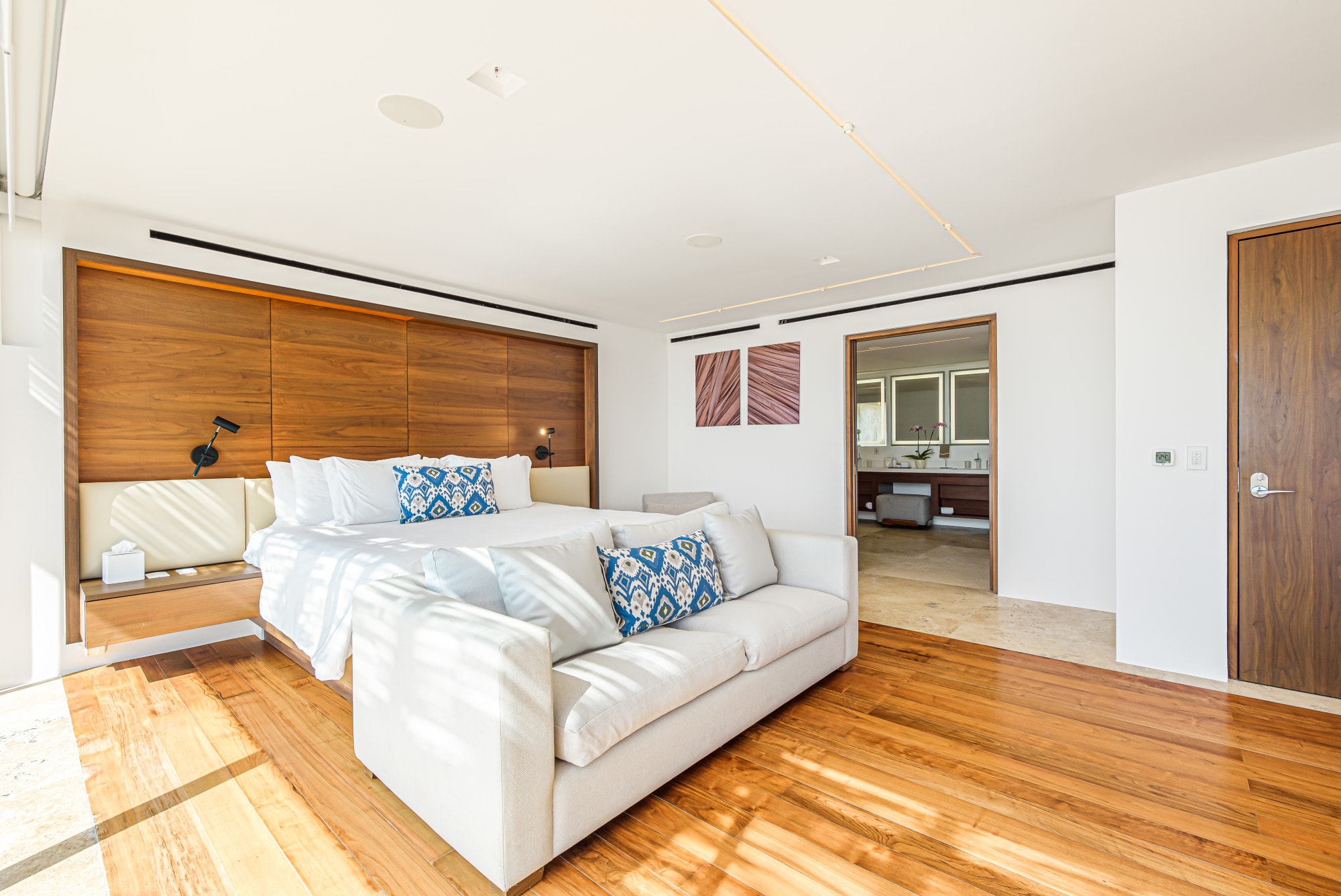 Luxury suite with king size bed and on suite bathroom