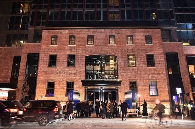 A large red brick building, the Bishahotel - Alicia Mariani