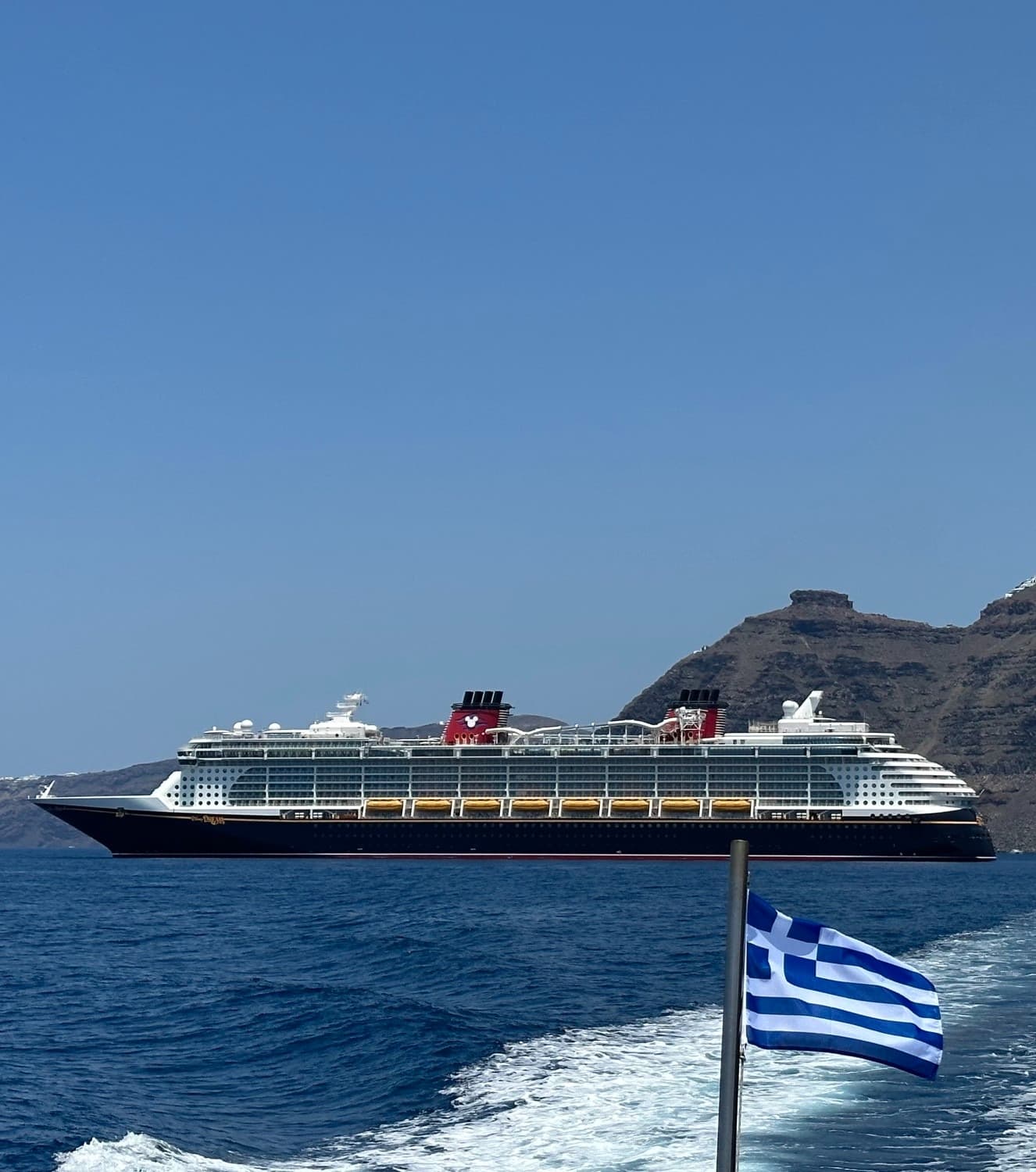 cruise ship with Greece flag
