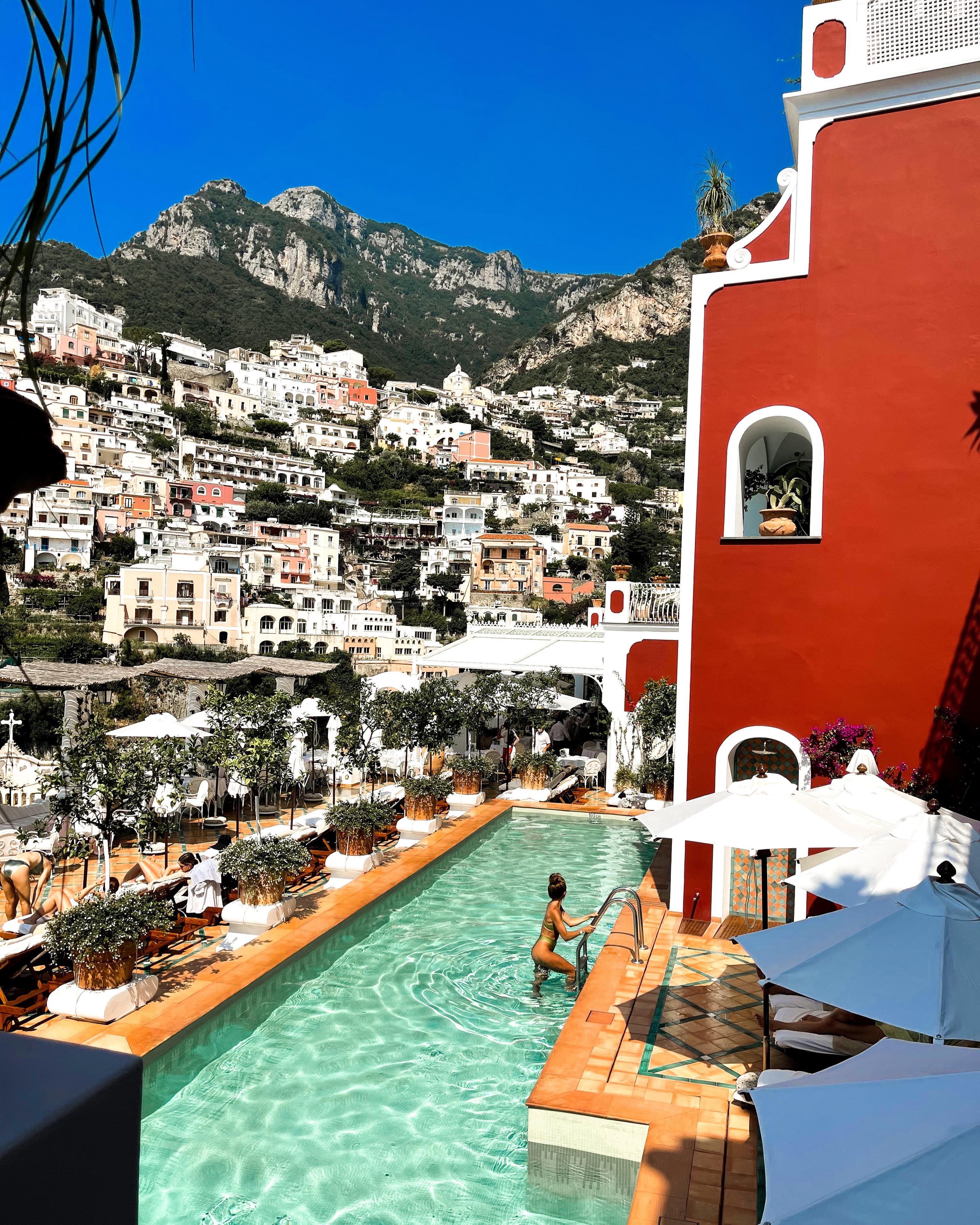 Beautiful view of Le Sirenuse hotel