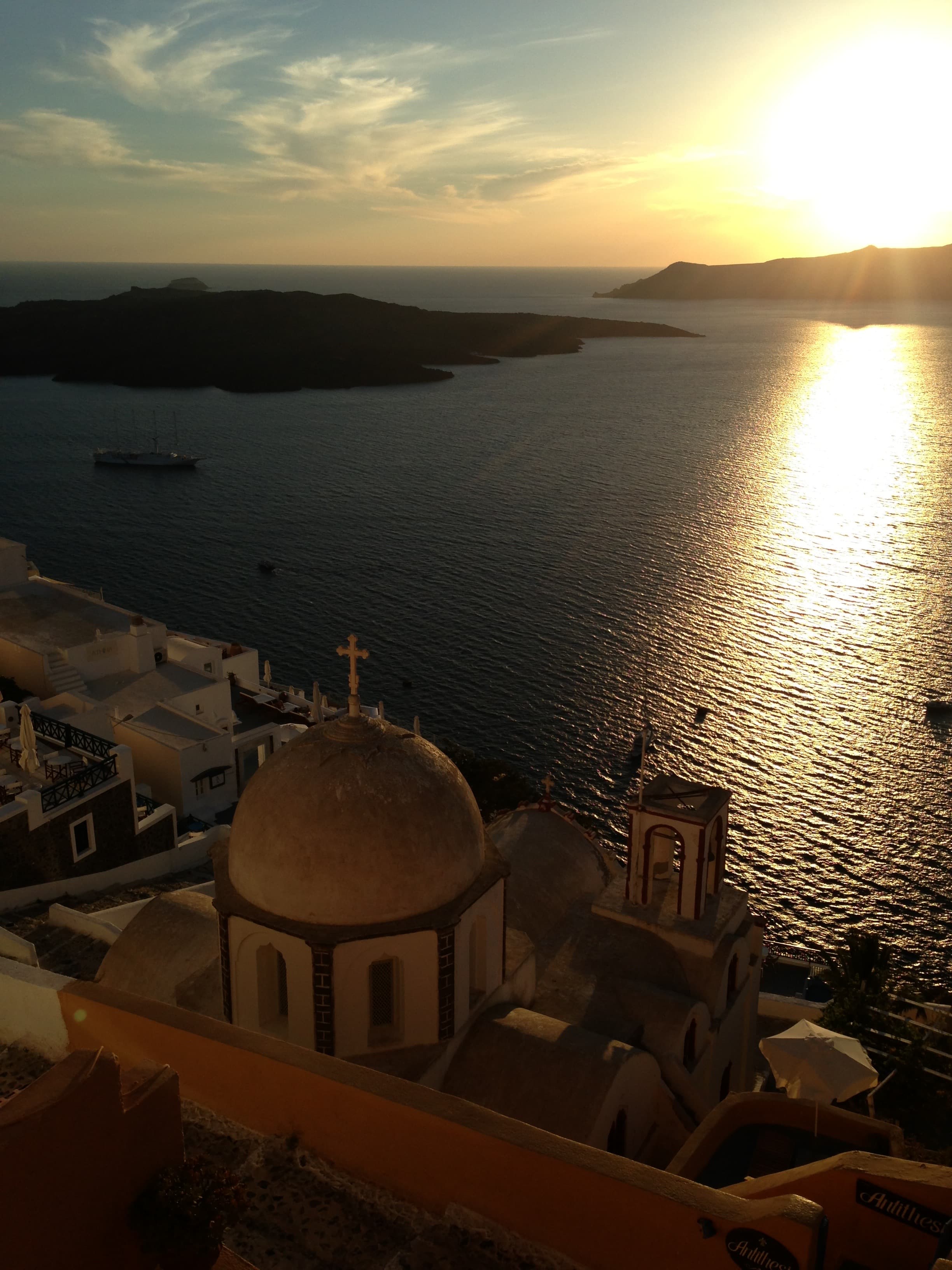 View of the water outside during the sundown.