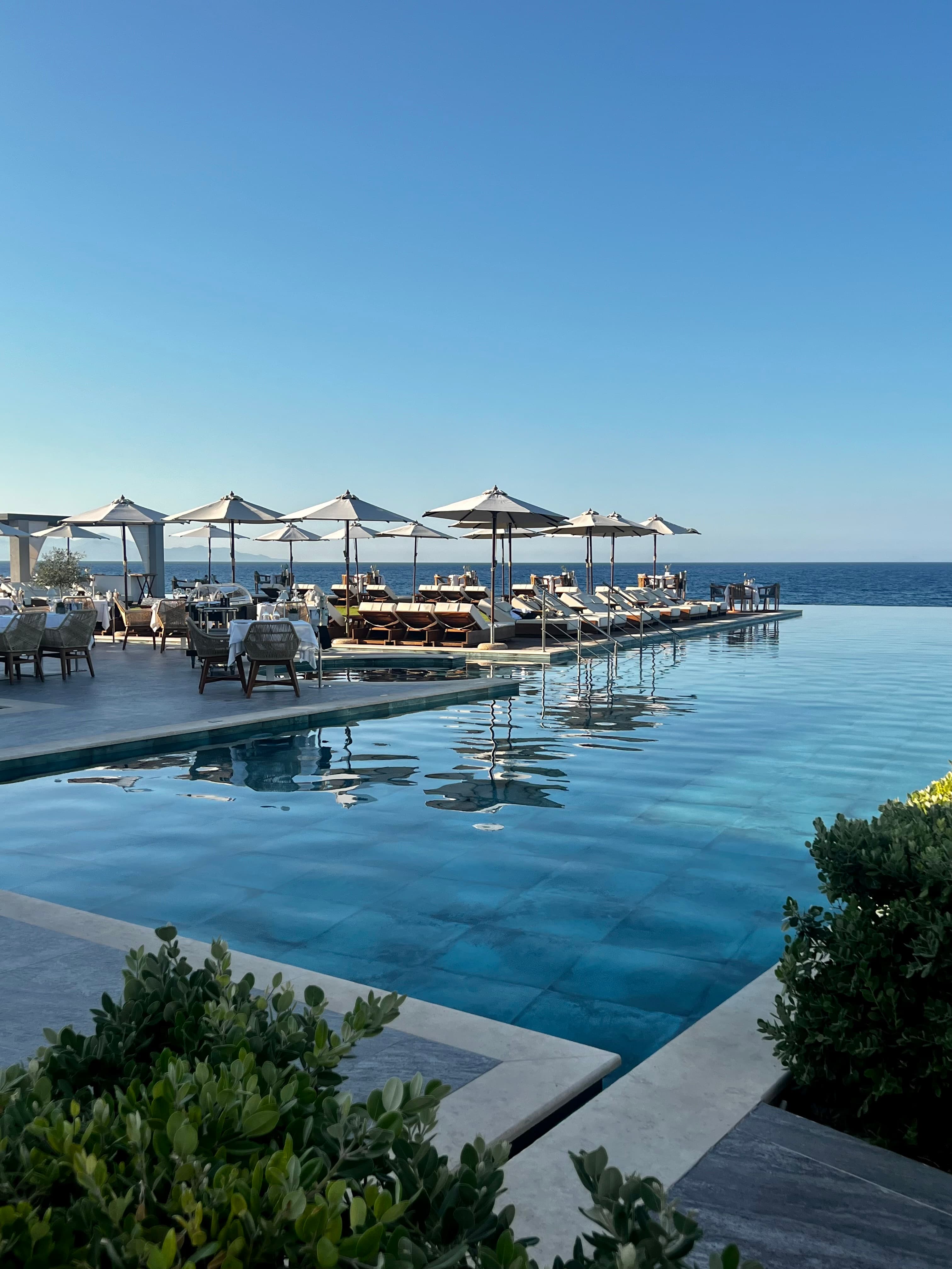 Dinning area by the pool