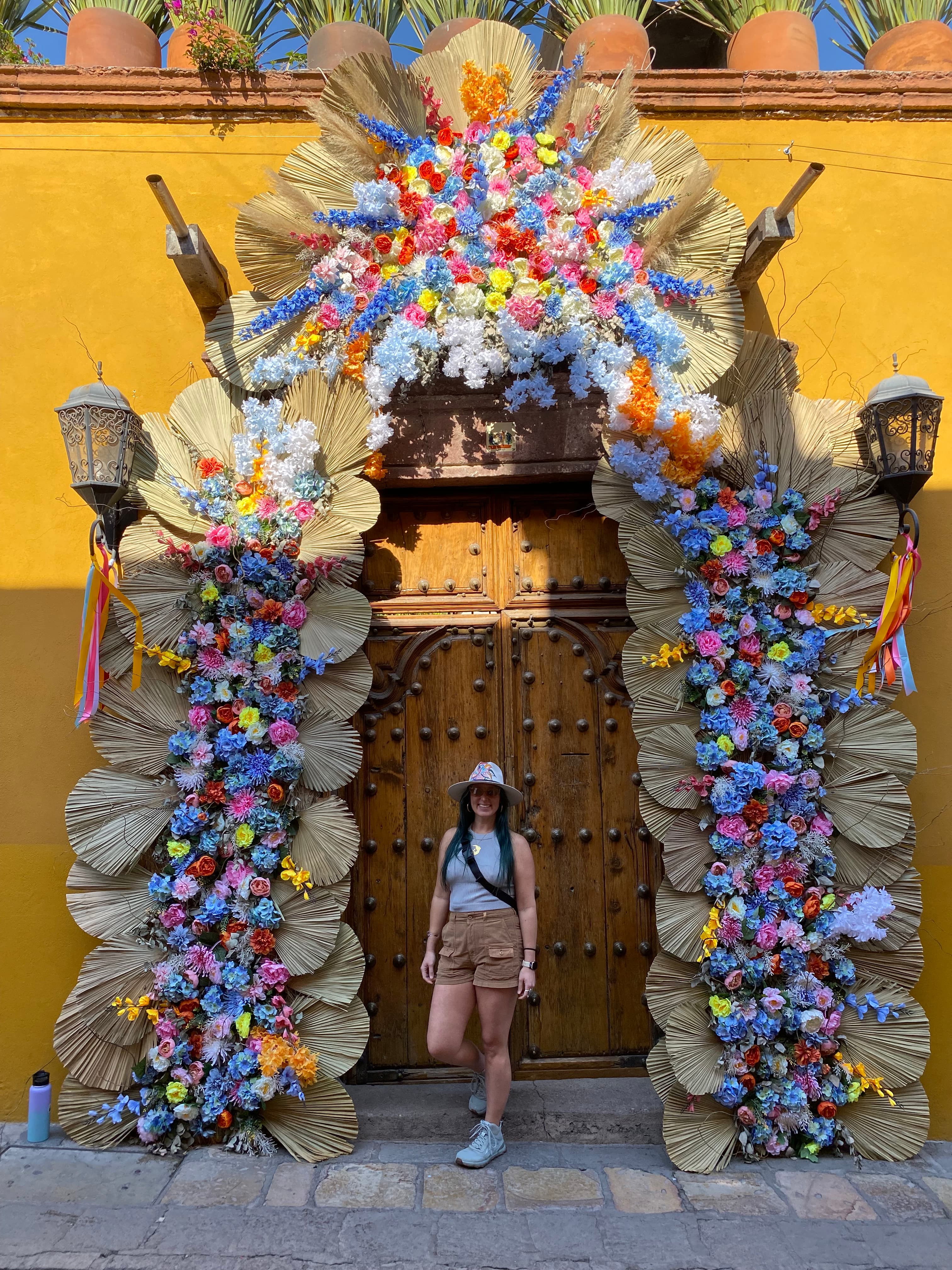 Pictutr of Kelly infront of a door