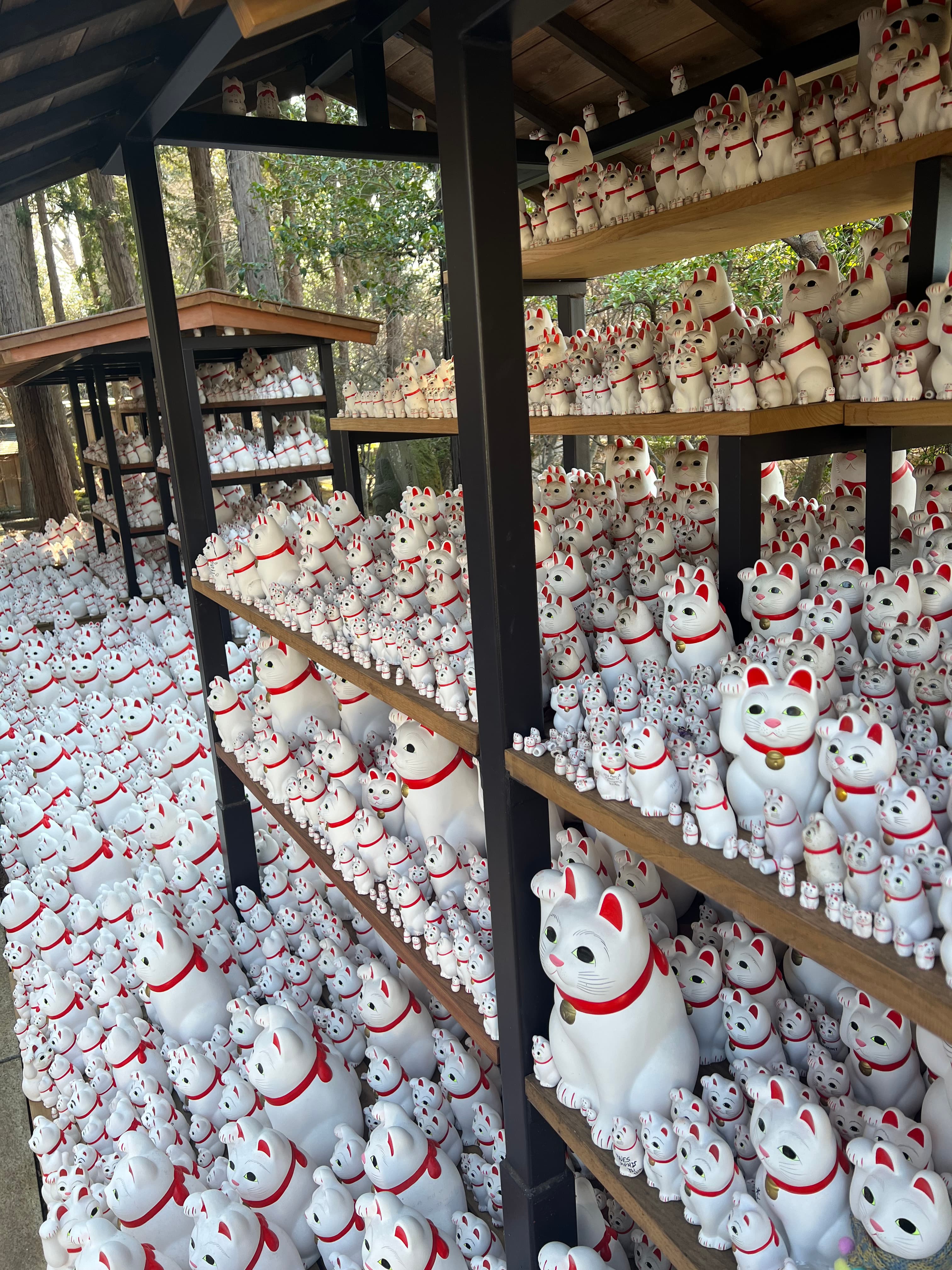 Cat sculptures at Gōtokuji Temple