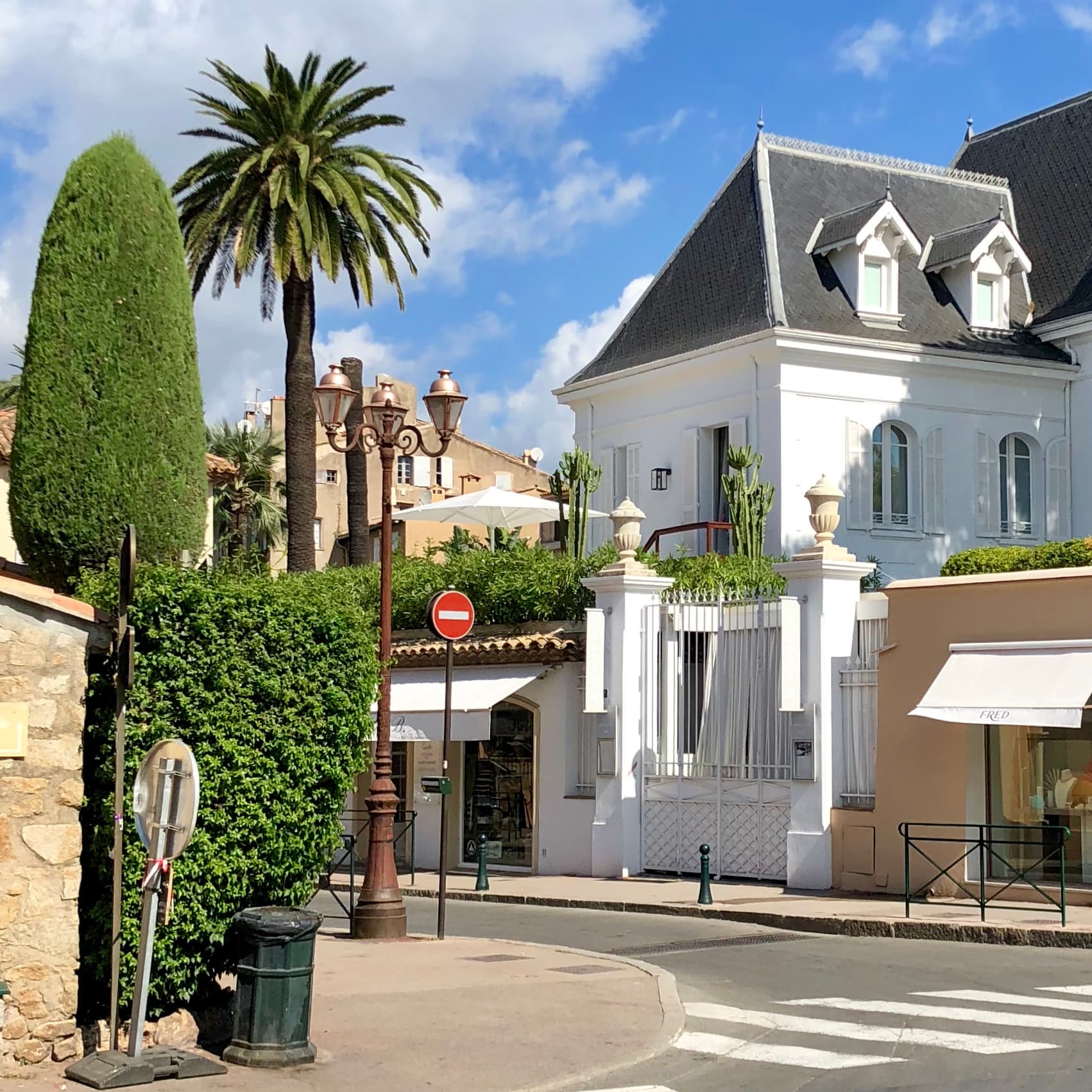 Beautiful view of White 1921 Saint-Tropez