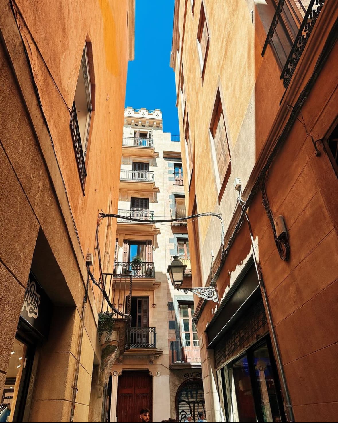 A beautiful view of apartment building