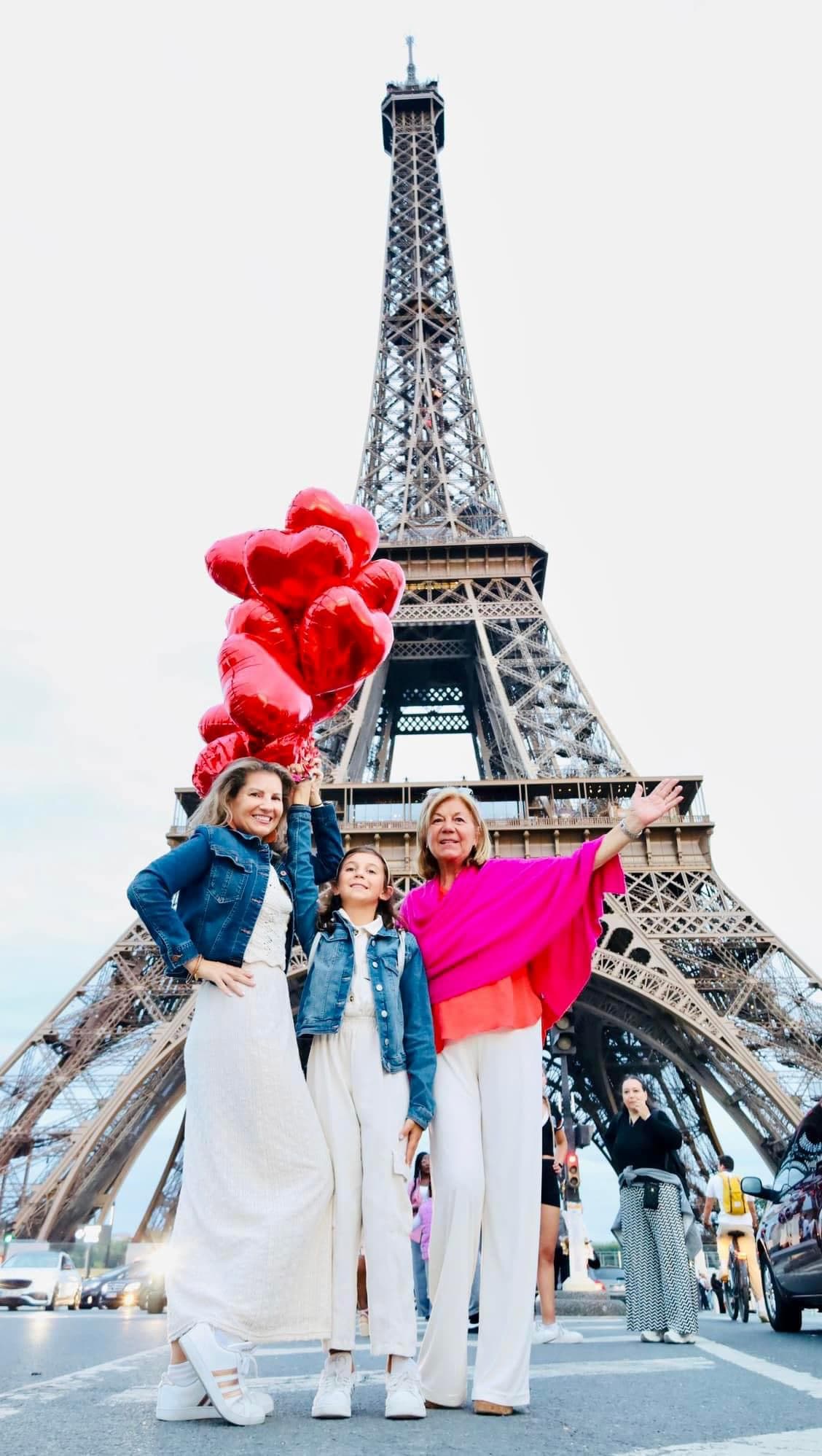 Picture of Sandra at Eiffle tower