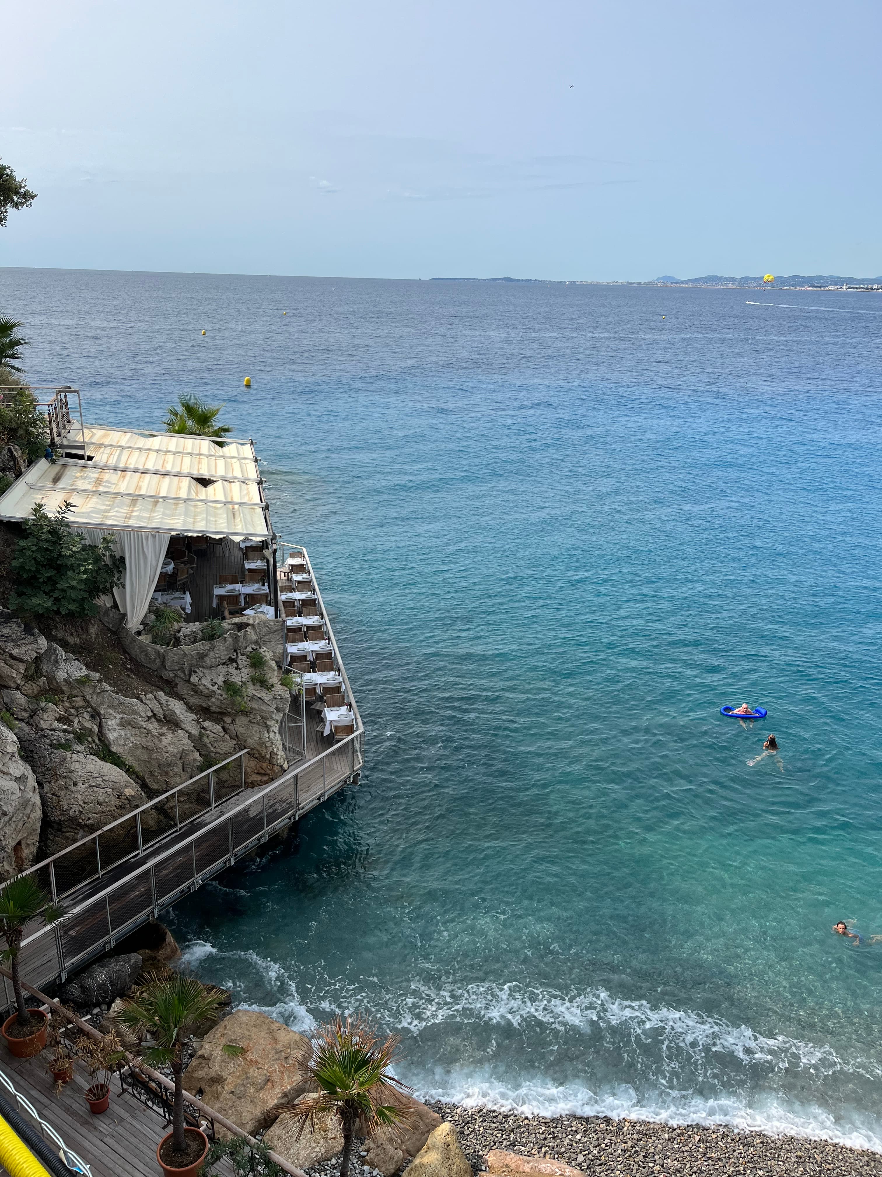 Exploring the Beauty of France: A Travel Guide curated by Holly Townsend