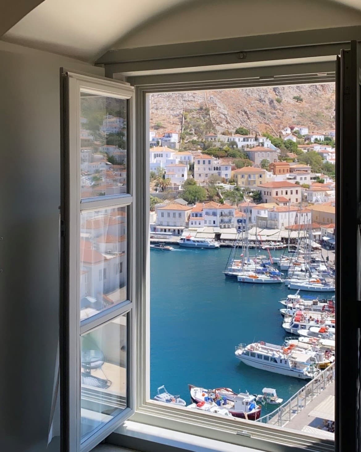 Hydra: Where Time Slows Down curated by Angelica Zureikat