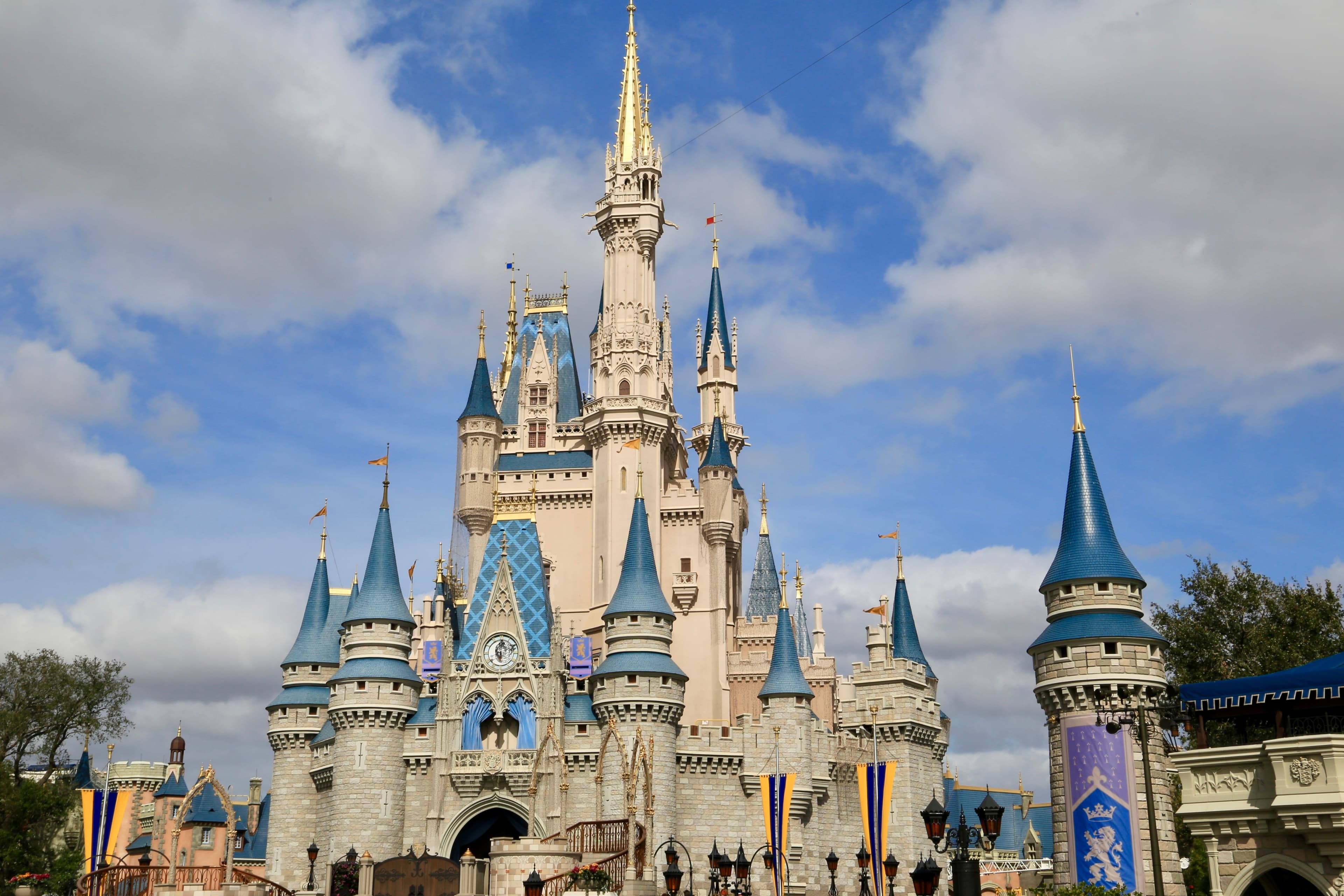 Walt Disney World: A Magical Six-Day Itinerary curated by William Rogers
