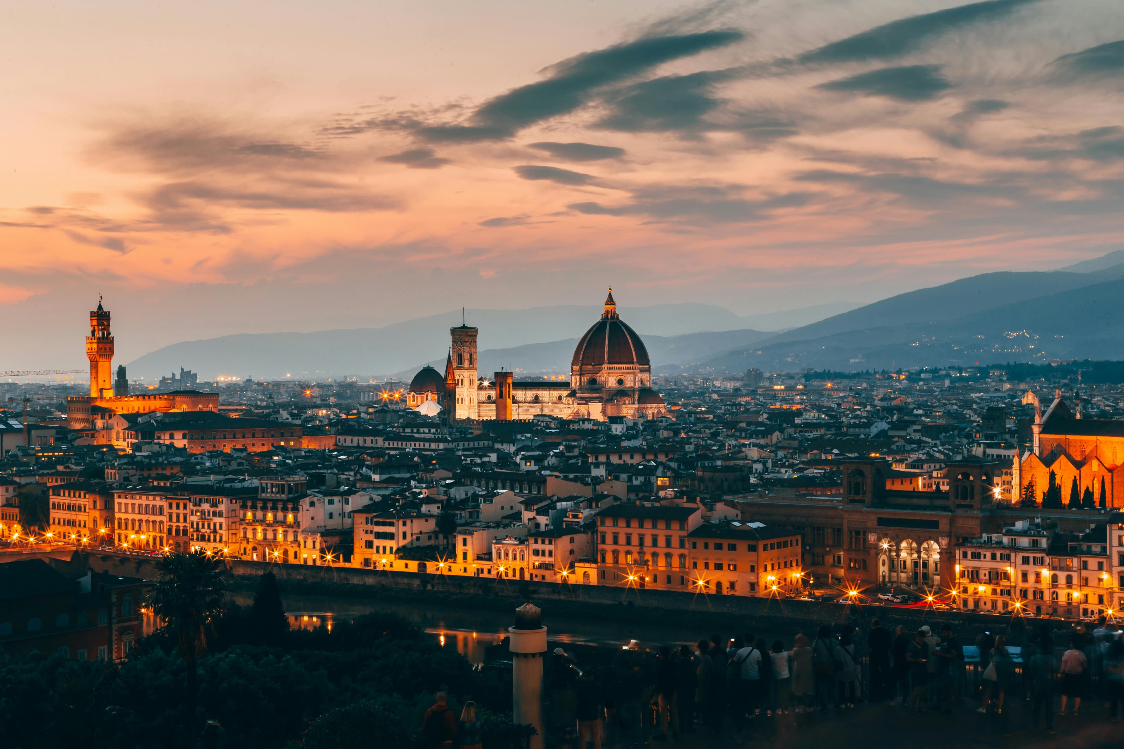 La Dolce Vita: Your Go-To Guide to Exploring Italy curated by Reed Maritza