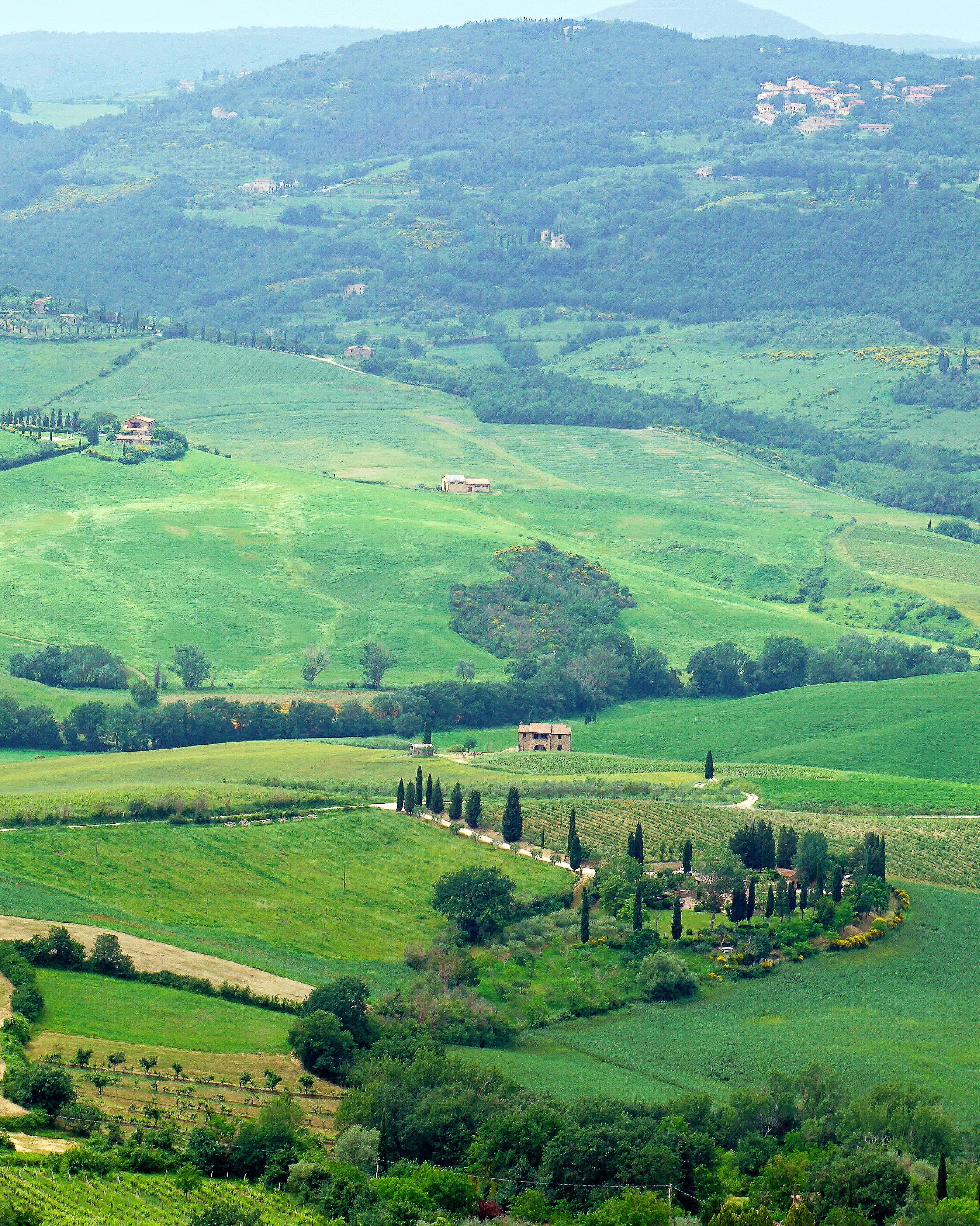 4 Days in Tuscany: Vineyards, Villages & Val d'Orcia curated by Sundar Rajan