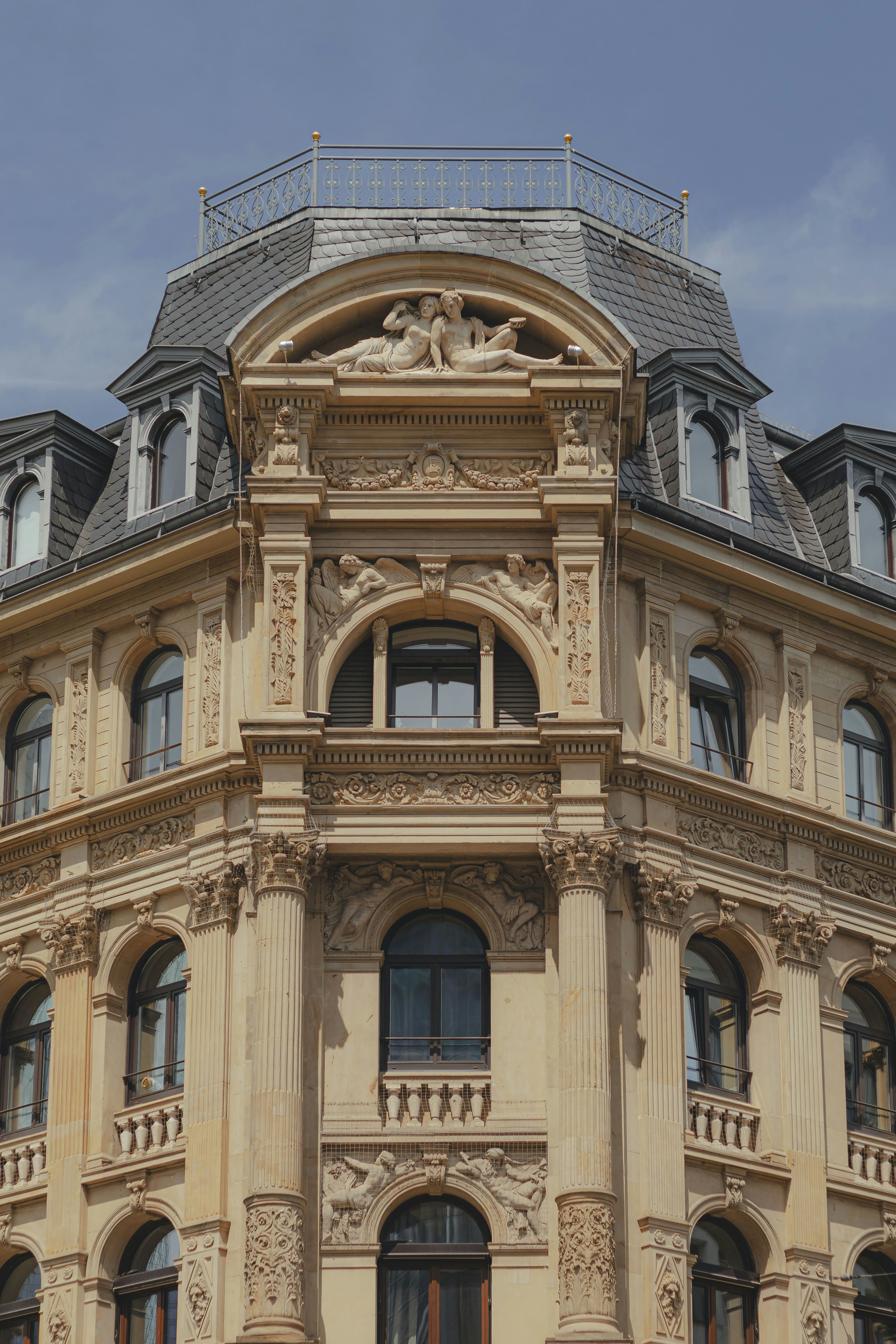 My Grand Dîner & Daydreams in Monte-Carlo curated by Lisa Phillips