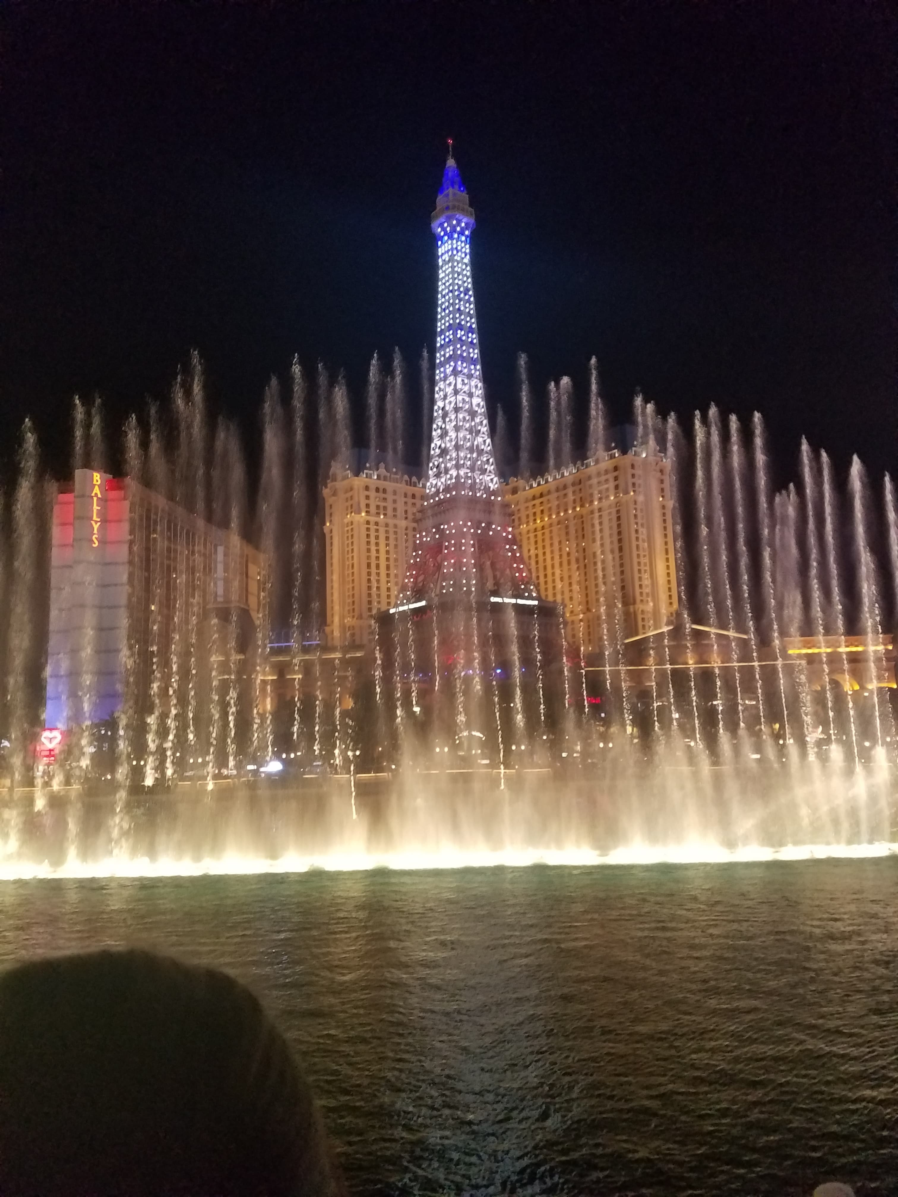 My Insider’s Travel Guide to Las Vegas: Maximizing Fun, Relaxation & Loyalty Perks with MGM curated by Jennifer Klingner