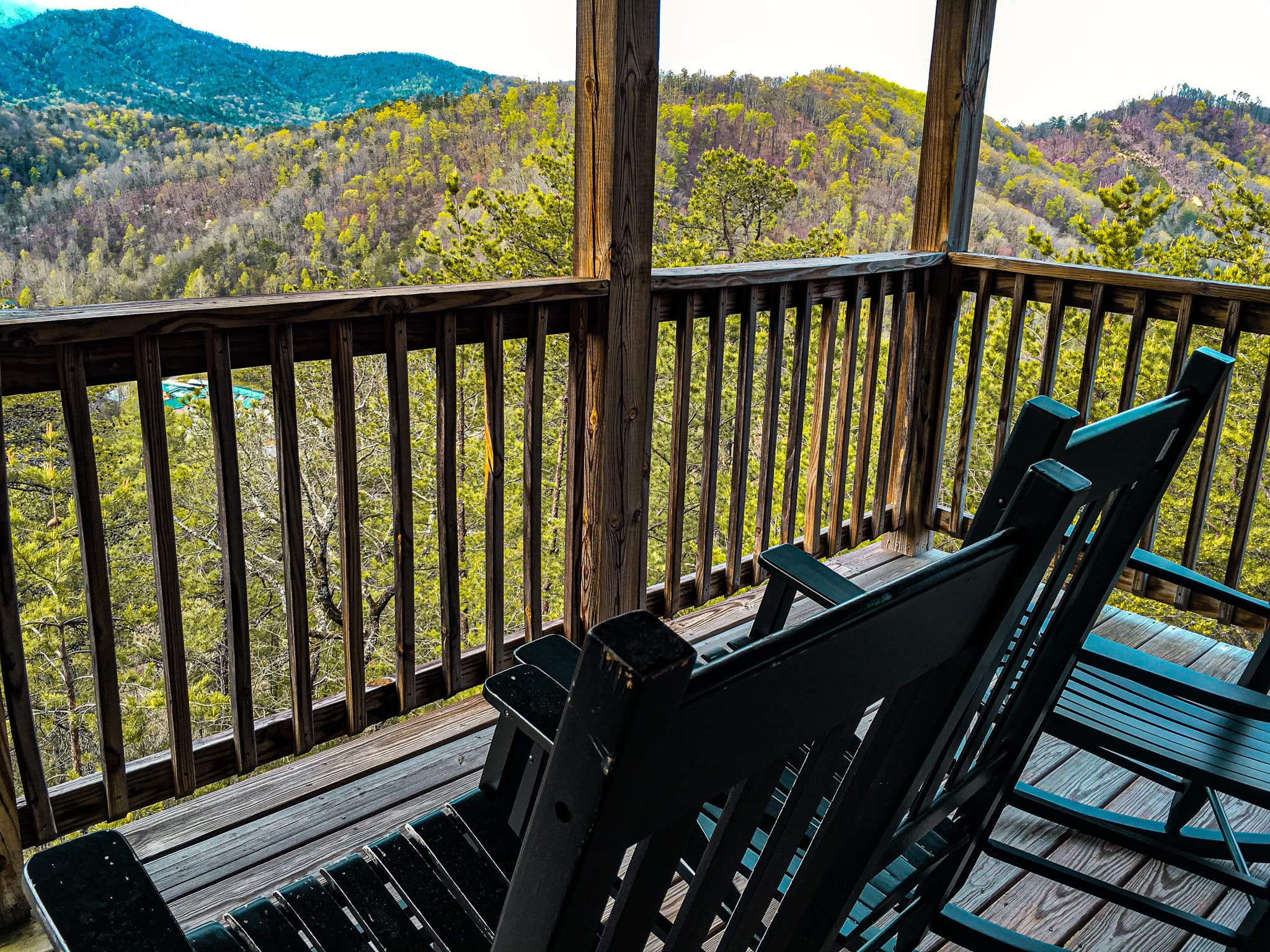 Dollywood & Beyond: The Ultimate Pigeon Forge Playground Guide curated by Brittany Cunningham