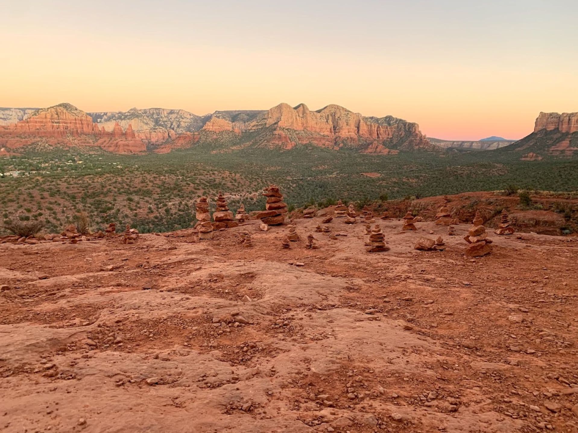 Sedona & Beyond: A Traveler’s Guide to Hikes, Day Trips & Hidden Gems curated by Stefanie Green
