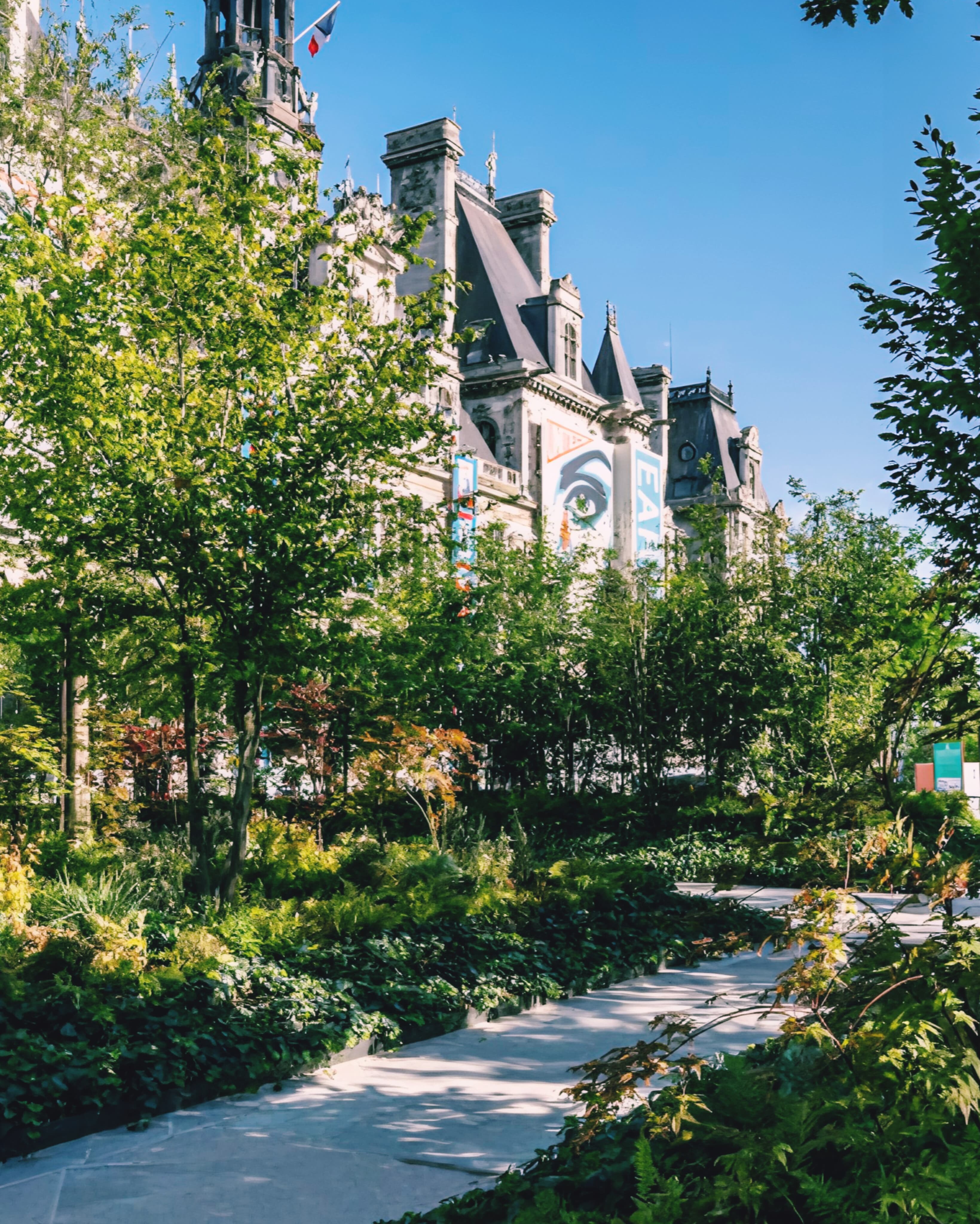 The Zen Traveler's Guide to Paris curated by Michael Huffman