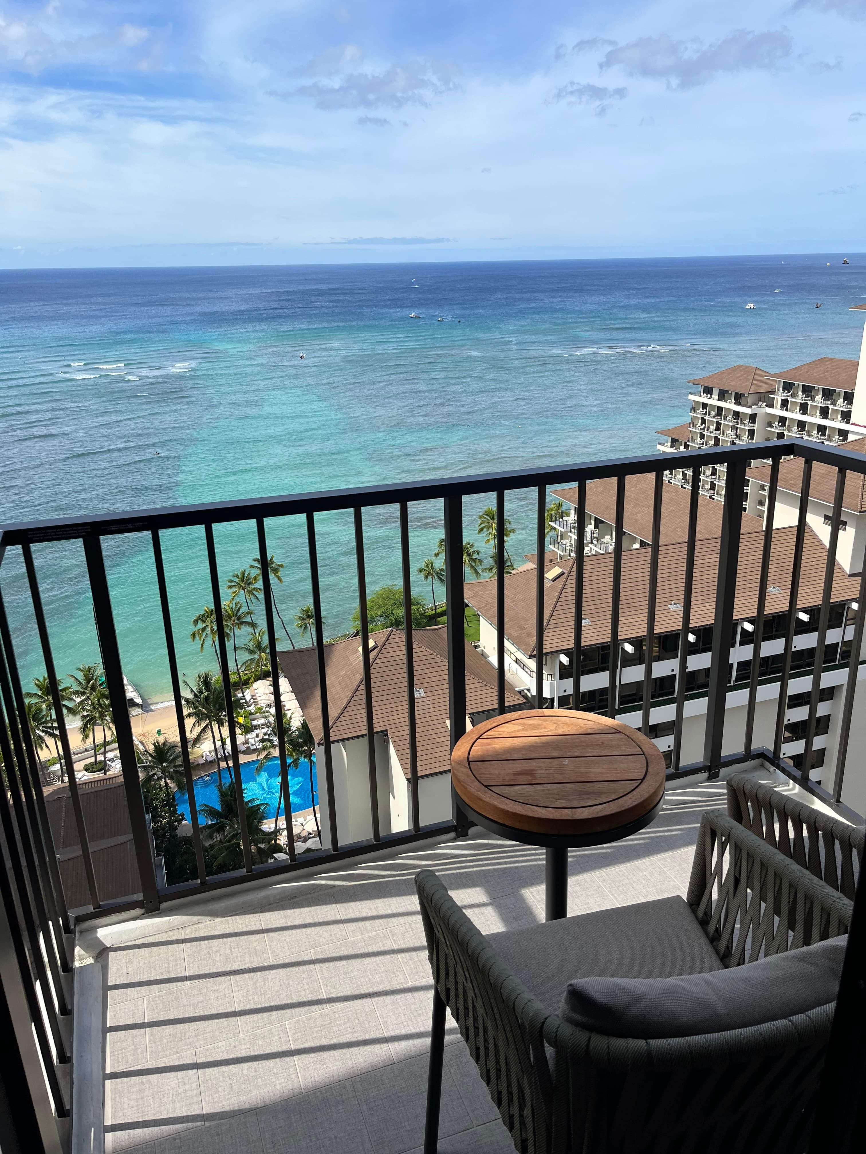 Oʻahu, Hawai'i: The Island's Town & Country Tour curated by Katie Stratton