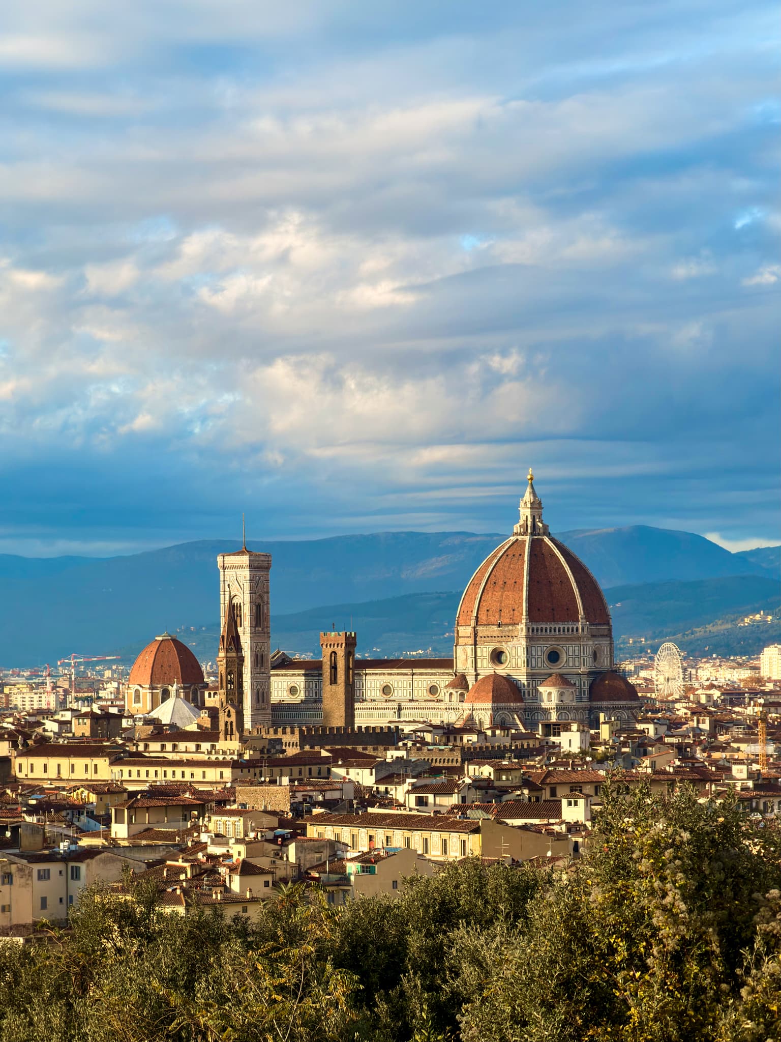 Florence: The Essential Must-Do Guide curated by Maria Misle