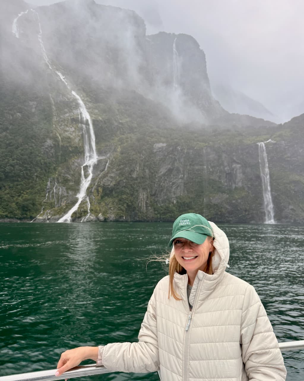 Queenstown, New Zealand: A Guide to Adrenaline Adventures, Local Flavors & Iconic Scenery curated by Liz Lee