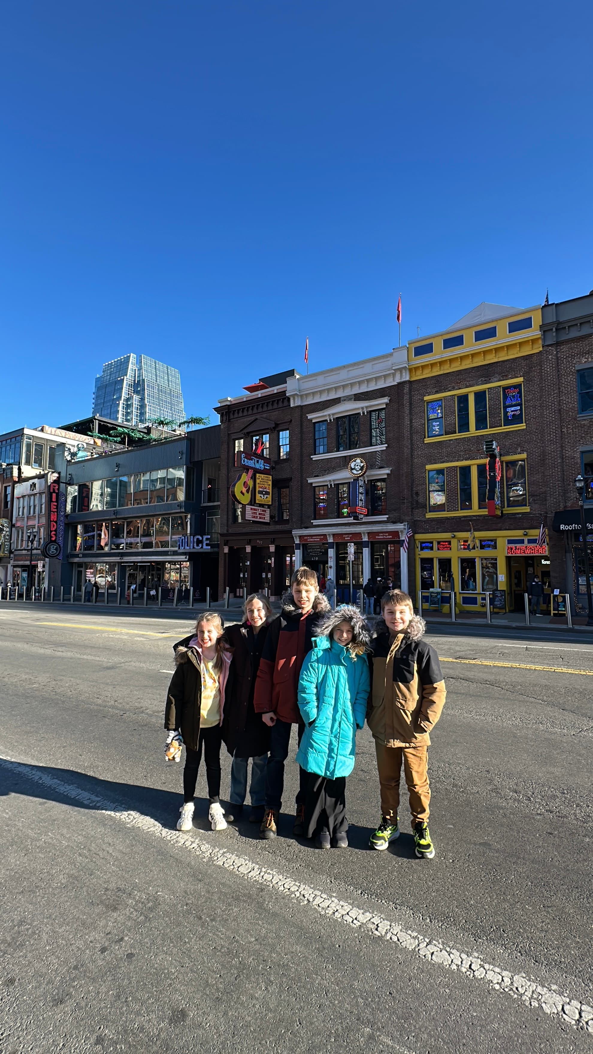 Nashville With Kids: A Low-Key, Family-Friendly Guide to Food, Fun & Local Vibes curated by Ashley Whipple