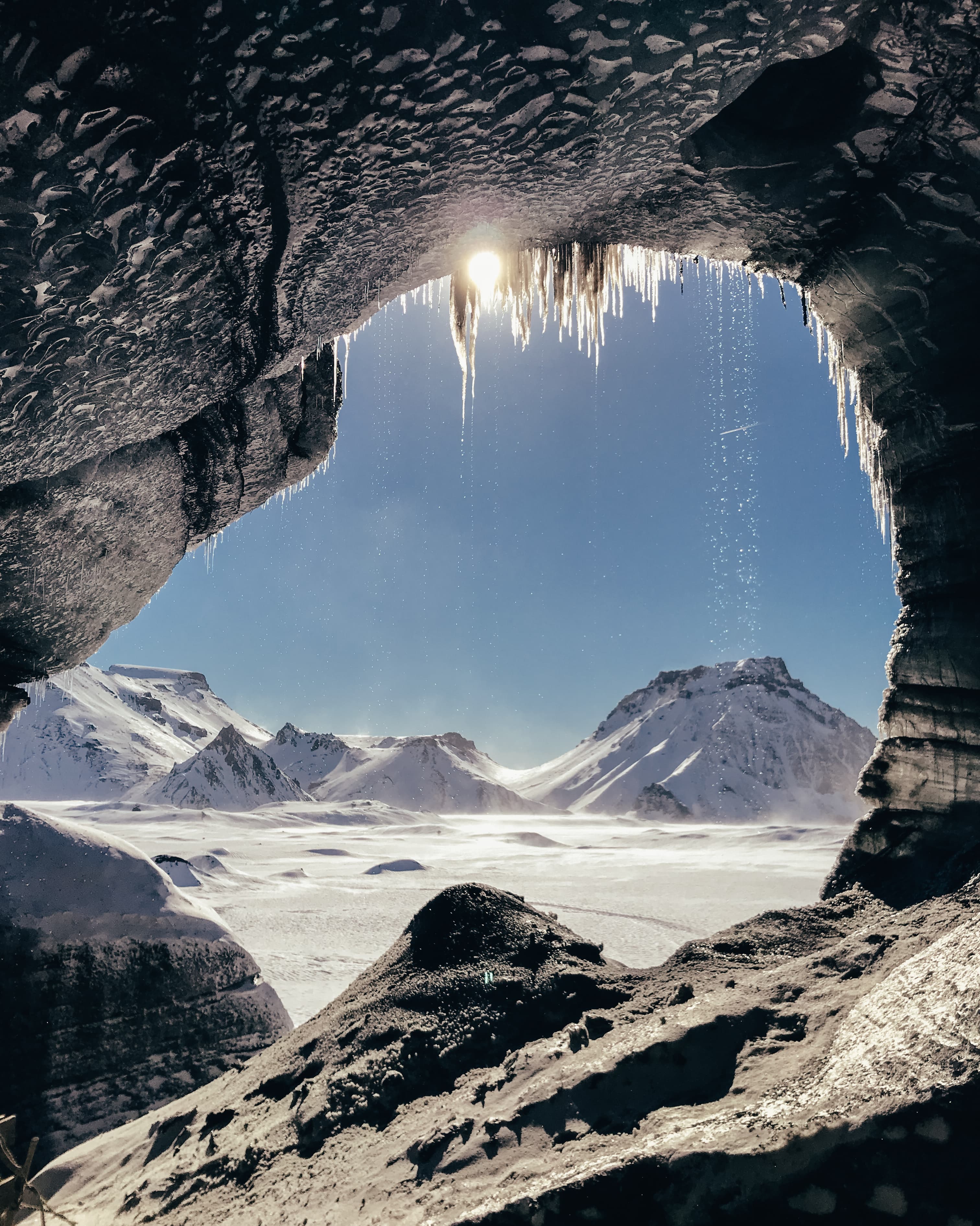 A 6-Day Iceland Itinerary: Winter Wonders & Striking Landscapes curated by Laurent Belamich