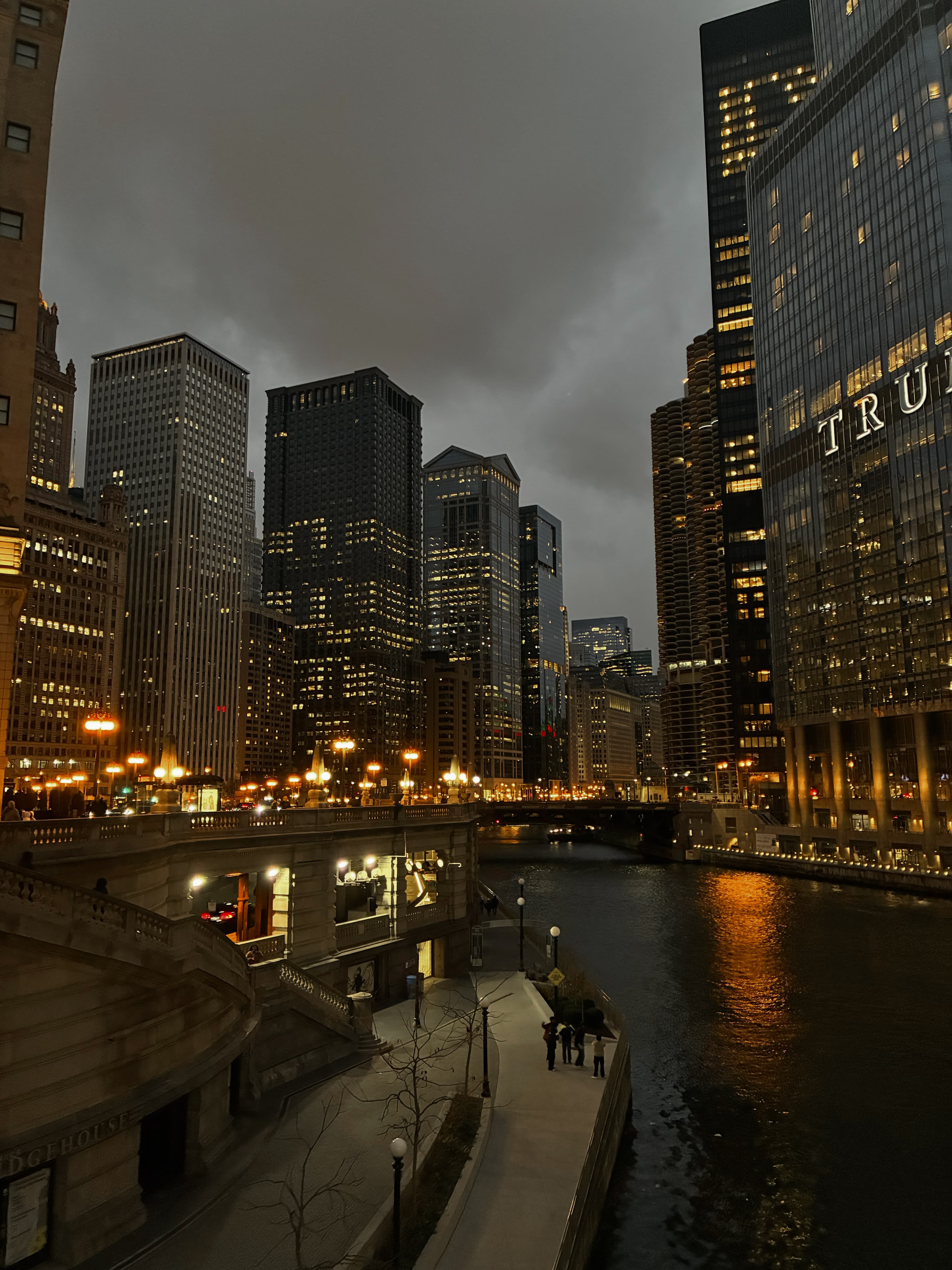 Chicago: Food, Views & Vibes curated by Claudia Perez