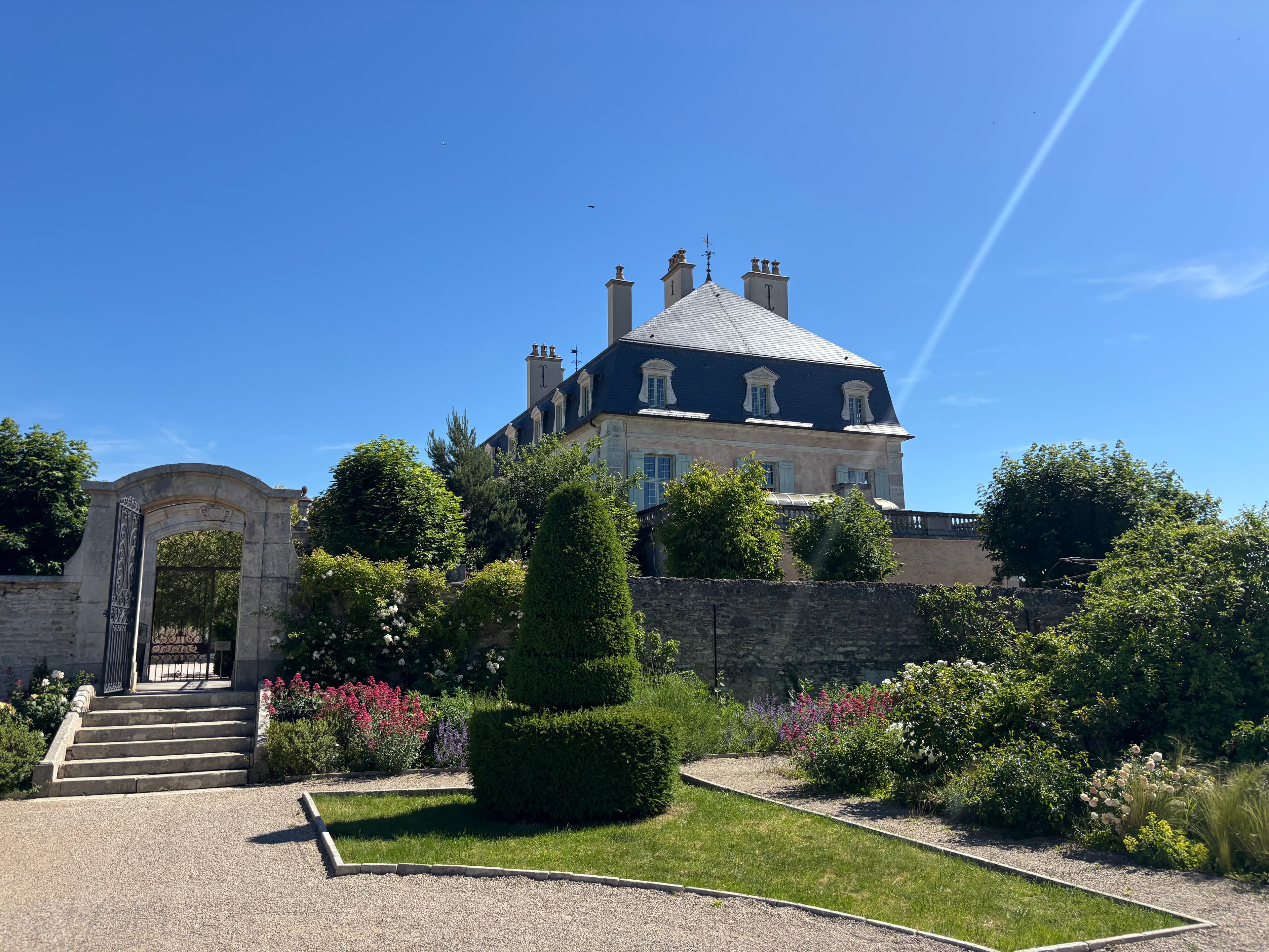 A Taste of Provence, Relais & Châteaux Style curated by Samantha Kim