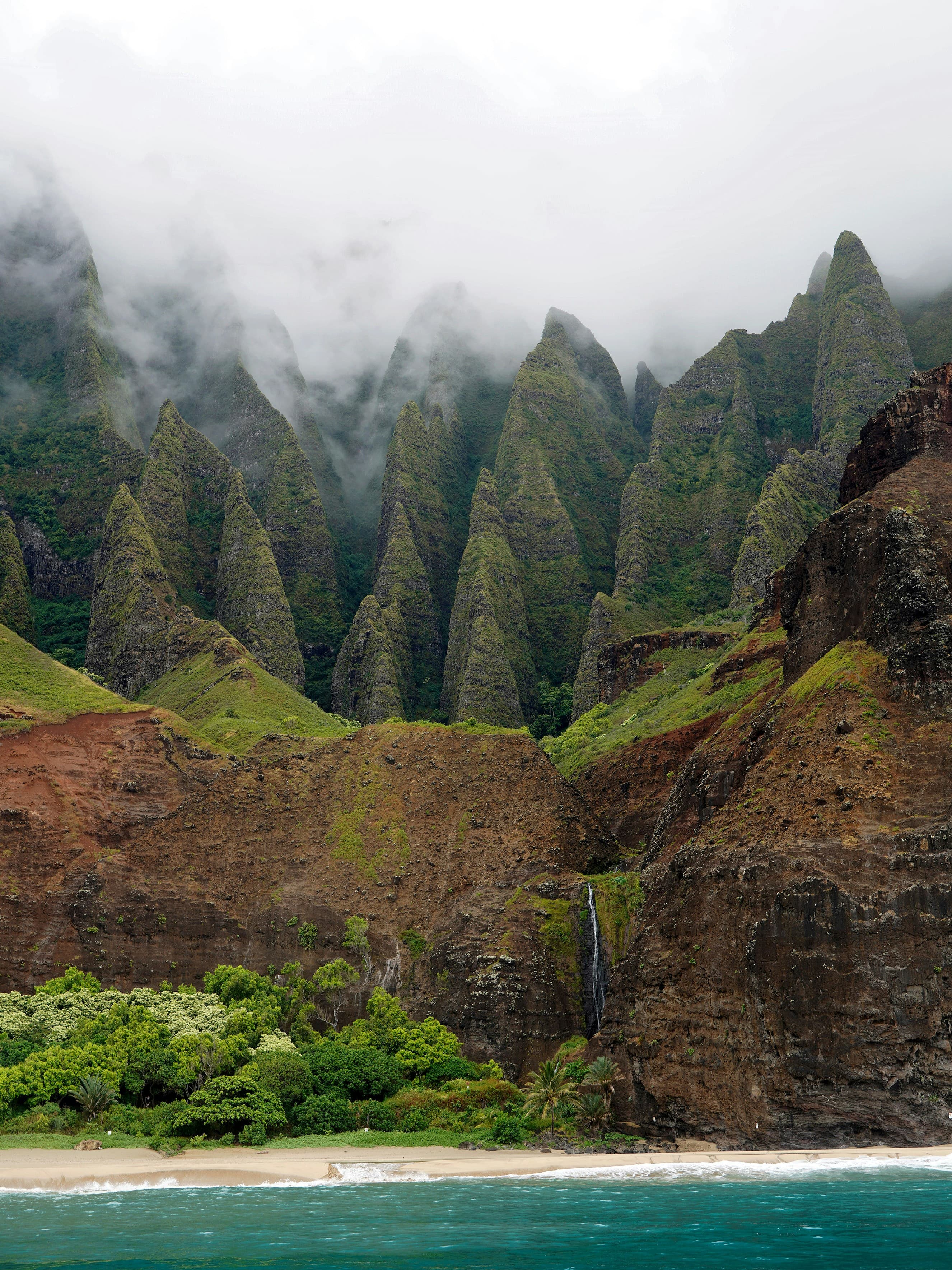 A Honeymooner's Guide to Kauaʻi: Hidden Gems, Luxury Hotels & Local Favorites curated by Shelby Schnuck