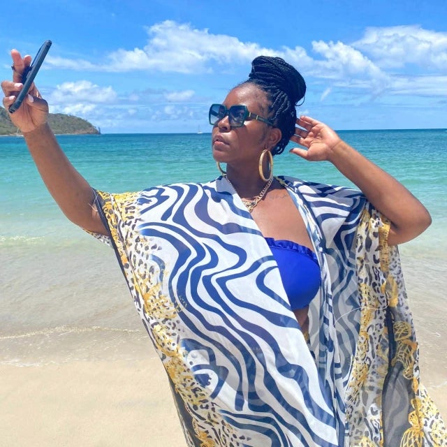 Travel advisor Diamond Durant posing for a selfie on a beach