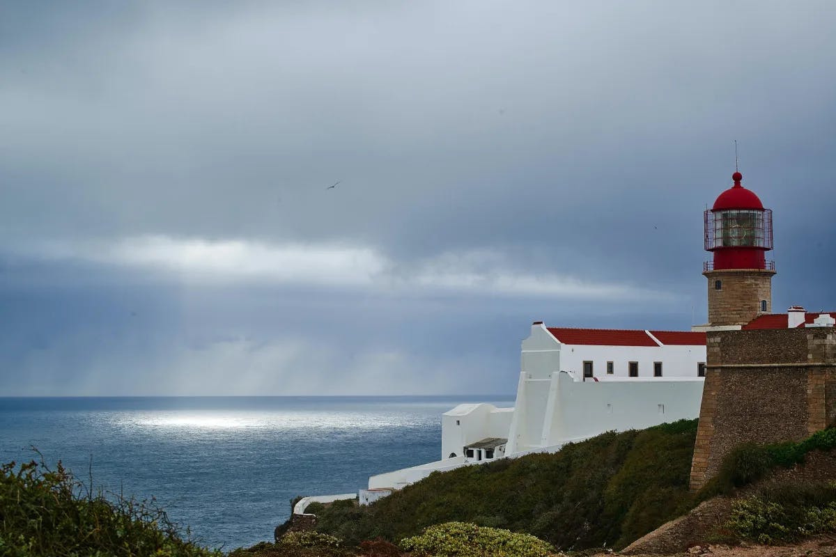Lighthouse-Sagres-Fortress-Portugal-Travel-guide