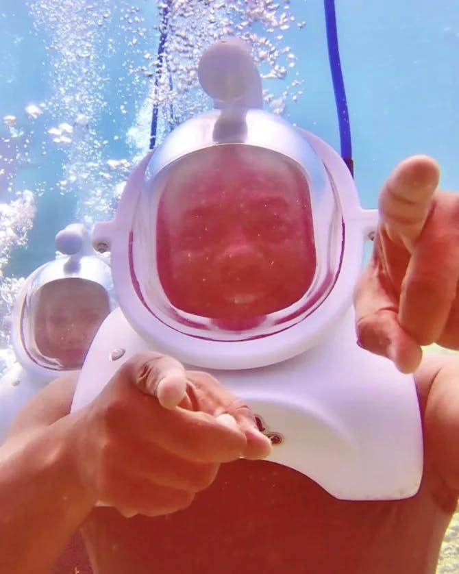 Picture of Lynelle doing  Sea TREK helmet diving