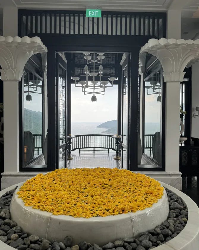 Beautiful decor with circular structure filled with sunflowers in between two white pillars