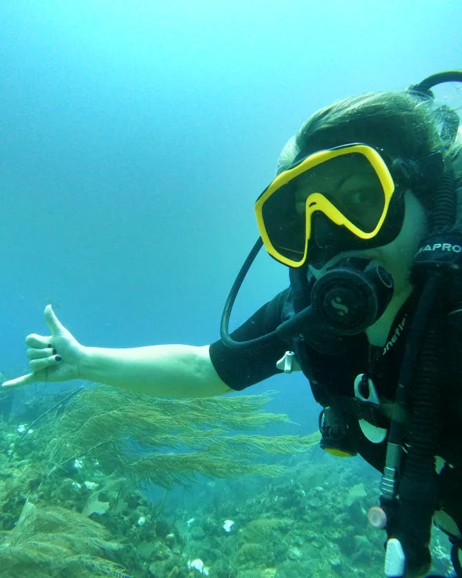 Travel advisor Lauren scuba diving in the sea