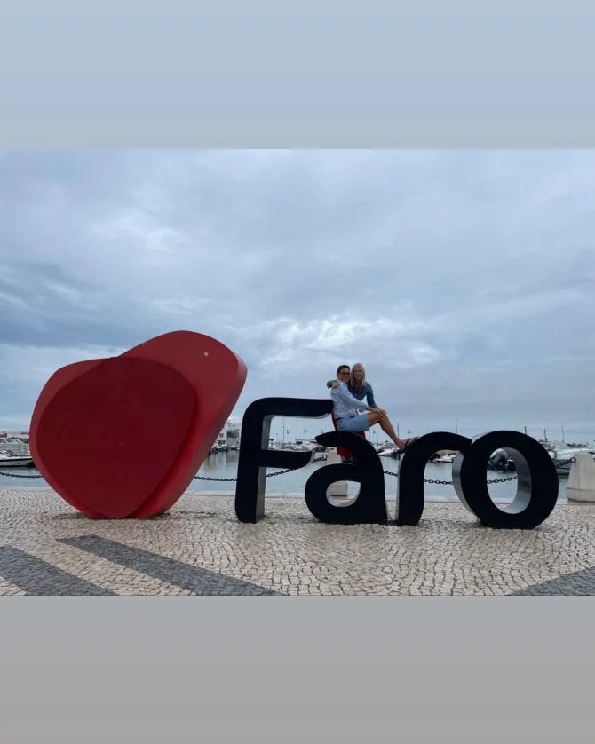 Picture of Jeeny with Faro sign