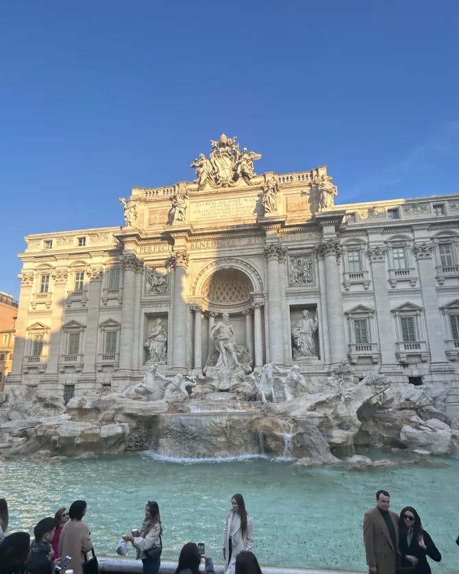 BEautiful view of Trevi Fountain