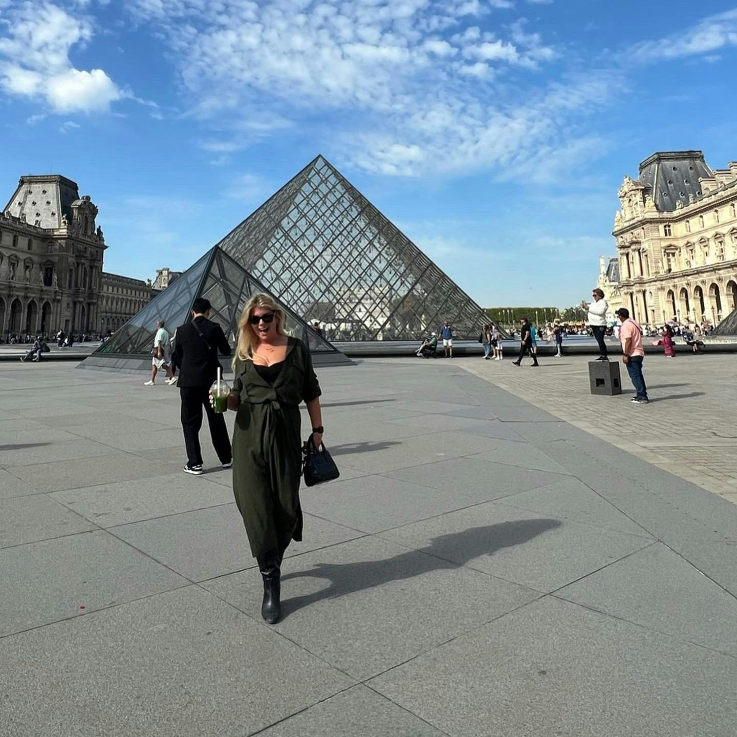 Picture of Melanie at Louvre Museum