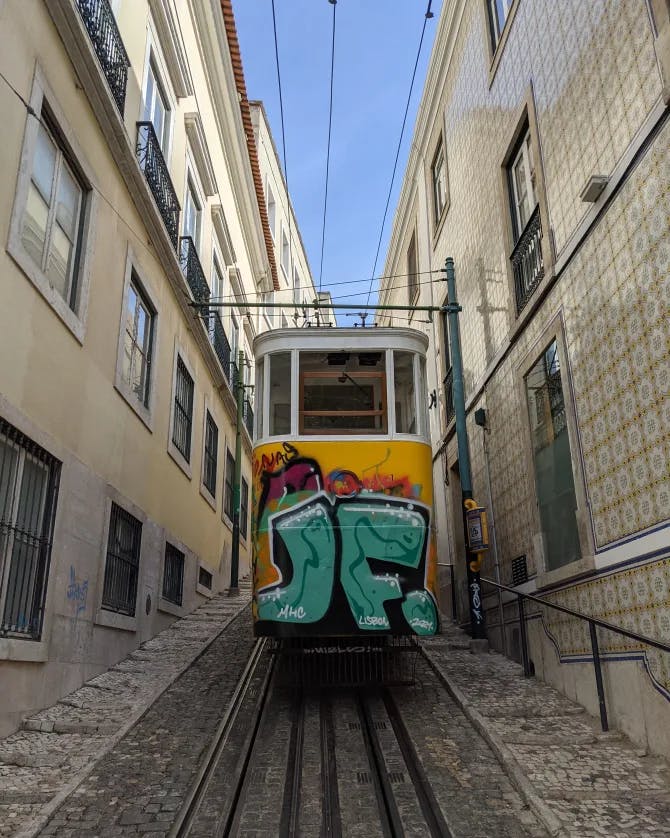 Picture of train at Rua Câmara Pestana