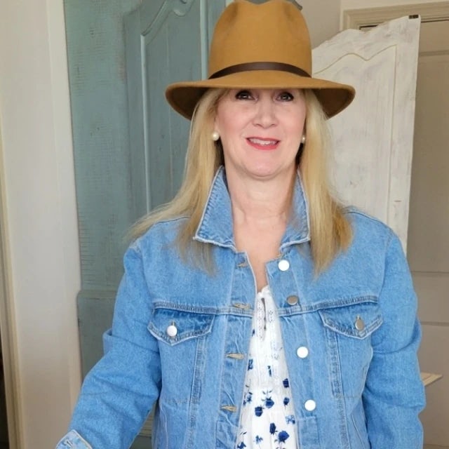 Picture of Shelley in cowboy hat